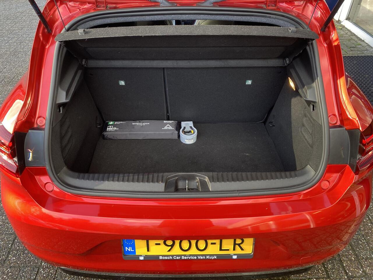 Renault CLIO 1.6 E-Tech Hybrid 145 Techno / Automaat / NL-Auto / 15.000 Km / Dealer-Onderhouden / Cruise-Control / Climate-Control / LED / Keyless / Apple-Carplay & Android-Auto / Sfeerverlichting / DAB Radio-Bluetooth / Navi / PDC V+A met Camera / 16'' LMV / All-Seas