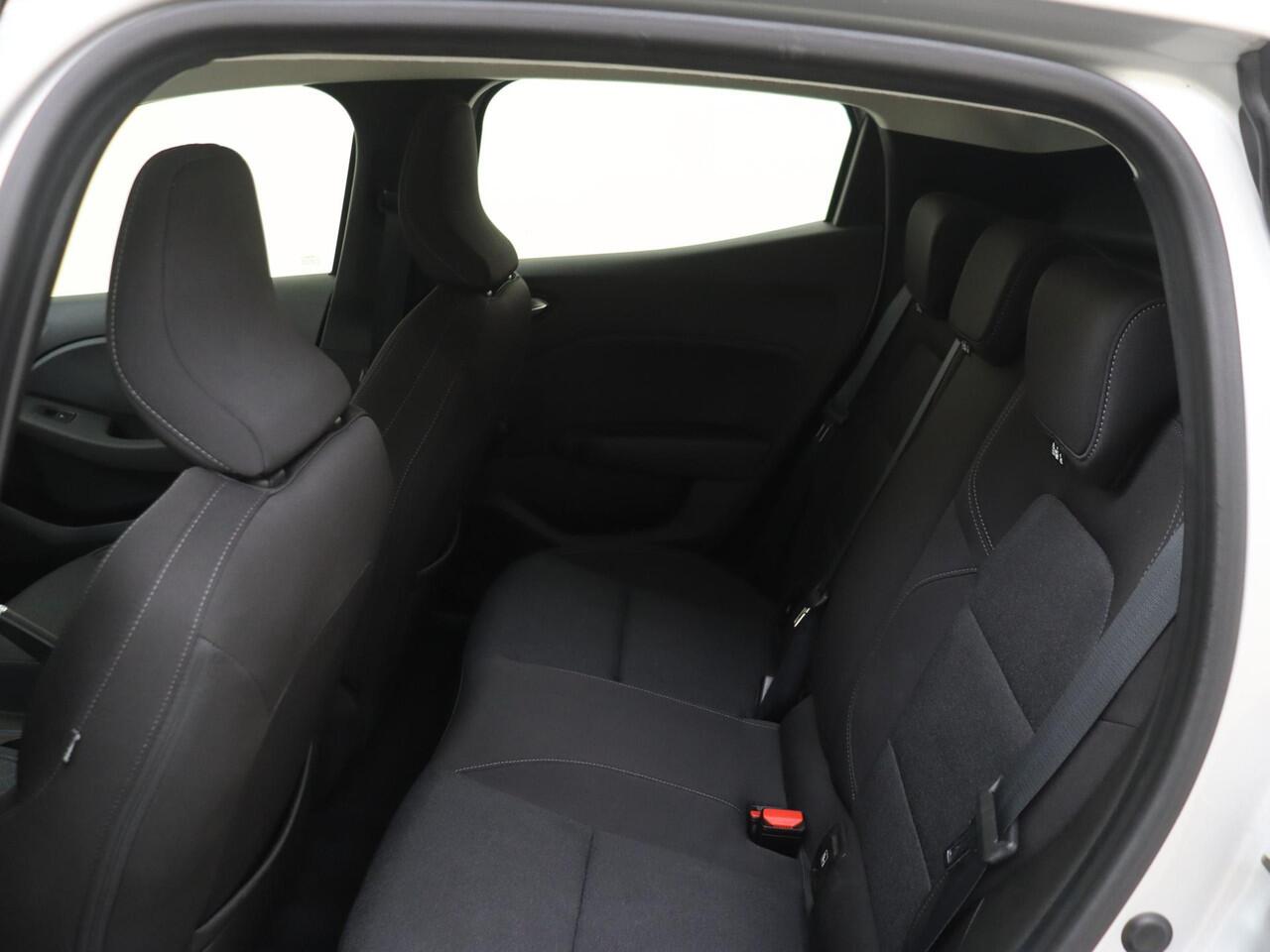 Renault CLIO 1.0 TCe 90 Equilibre | All-Seasonbanden | Full-Map Navigatie | PDC Achter | Licht- & Regensensor | LED-Verlichting | Cruise Control & Snelheidsbegrenzer | Apple Carplay & Android Auto | Lane Assist