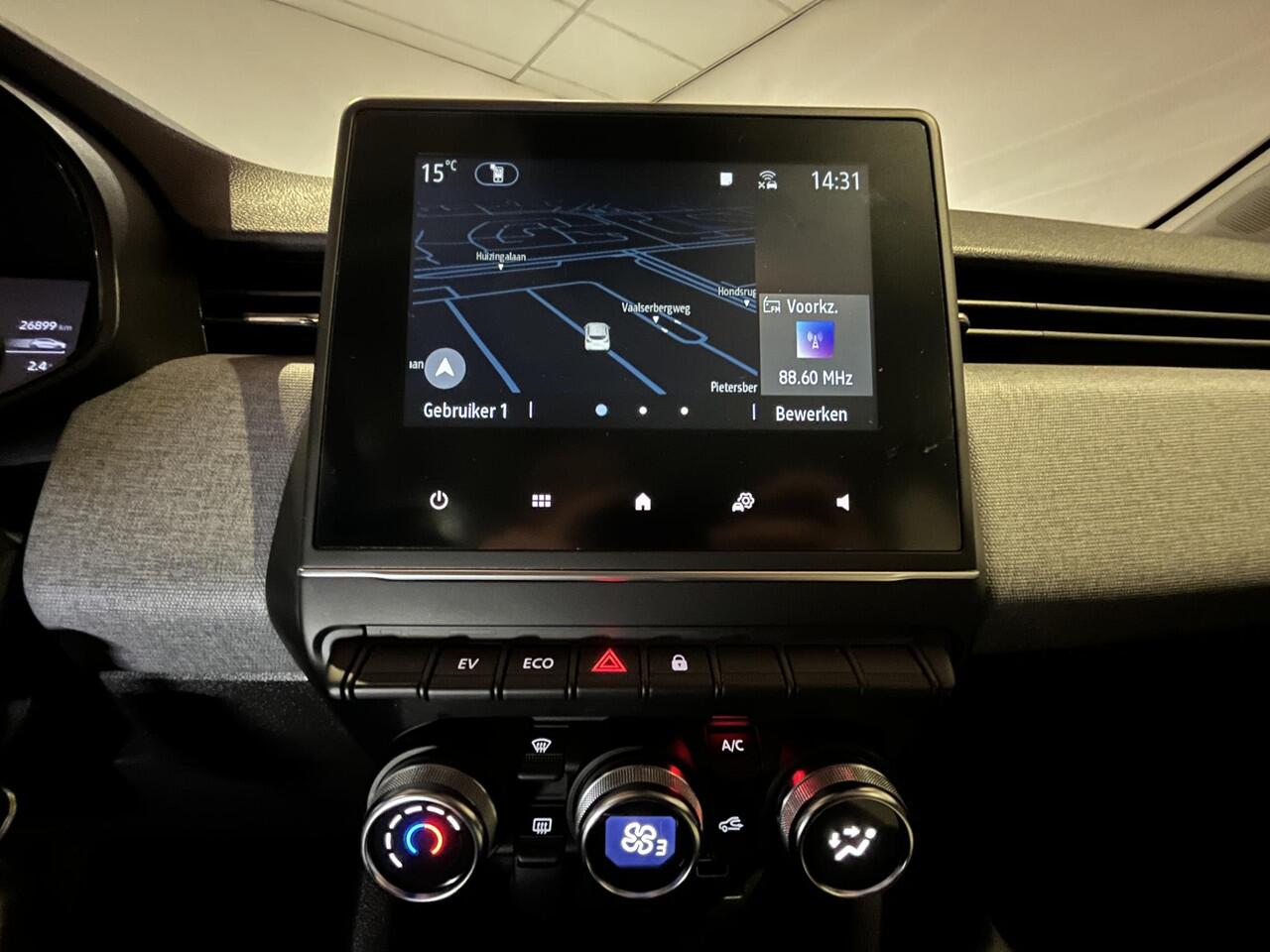 Renault CLIO 1.6 E-Tech Full Hybrid 145 evolution | All-Season banden | Navigatie | Parkeersensoren | Apple CarPlay / Android Auto |