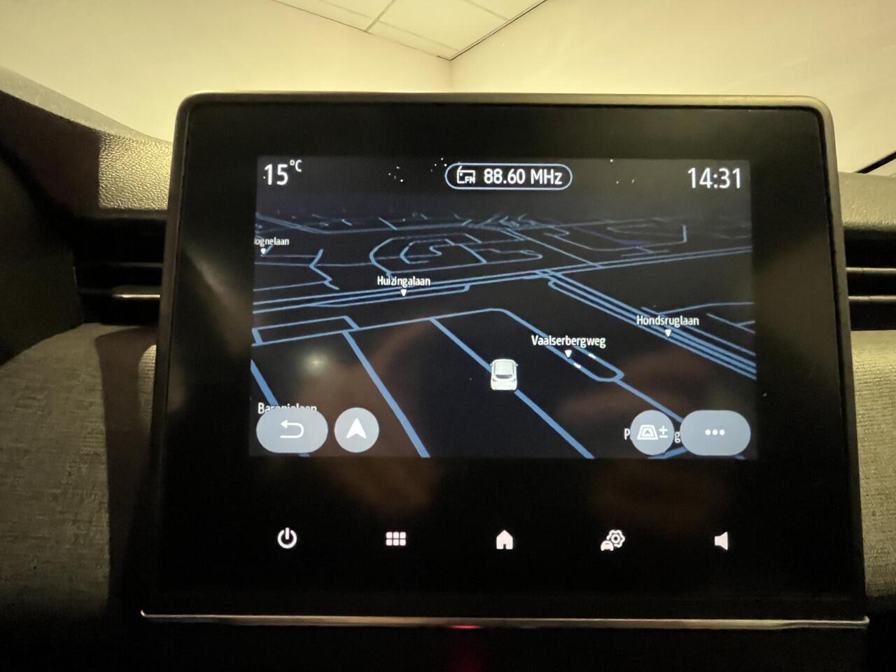 Renault CLIO 1.6 E-Tech Full Hybrid 145 evolution | All-Season banden | Navigatie | Parkeersensoren | Apple CarPlay / Android Auto |