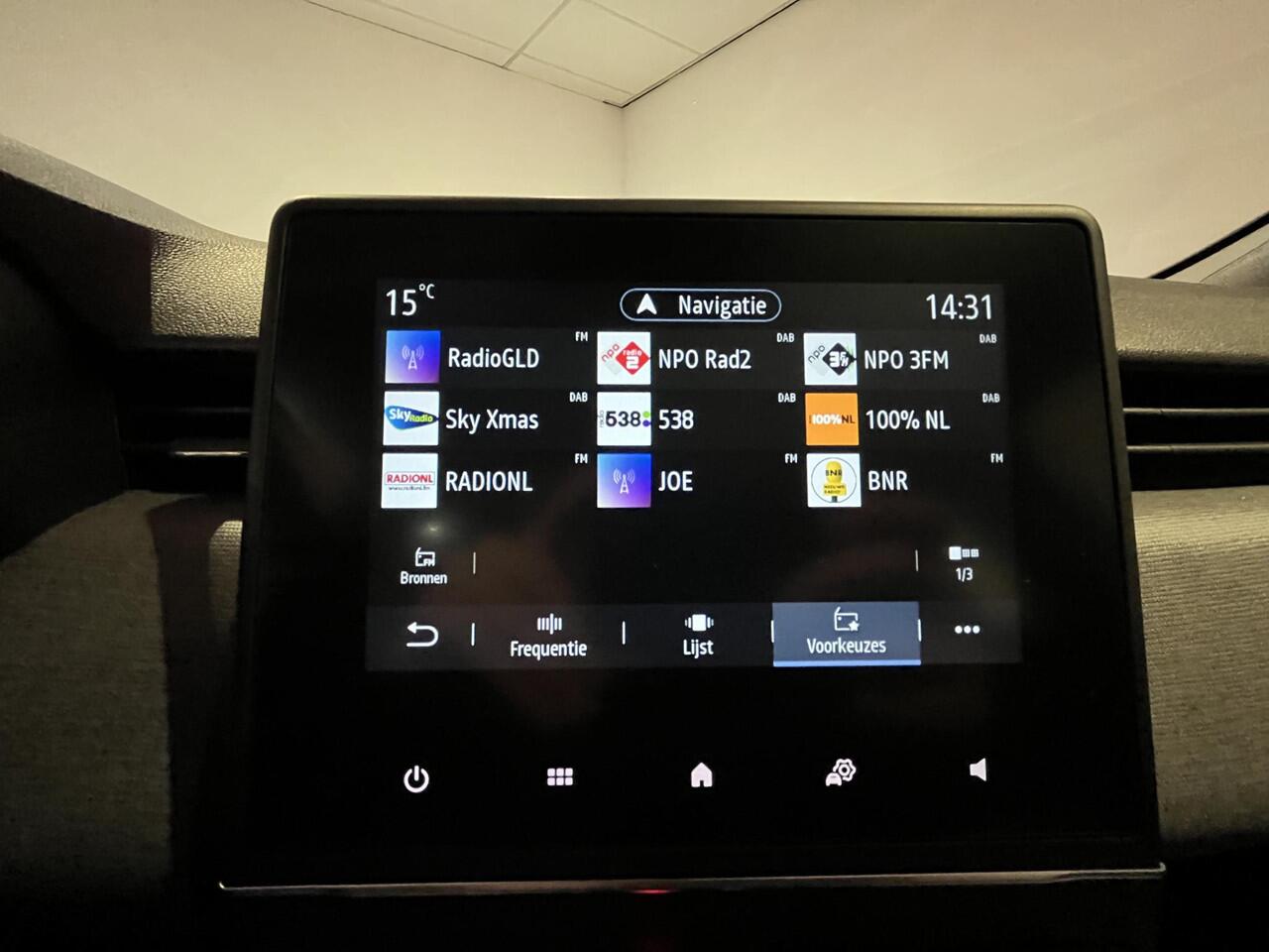 Renault CLIO 1.6 E-Tech Full Hybrid 145 evolution | All-Season banden | Navigatie | Parkeersensoren | Apple CarPlay / Android Auto |