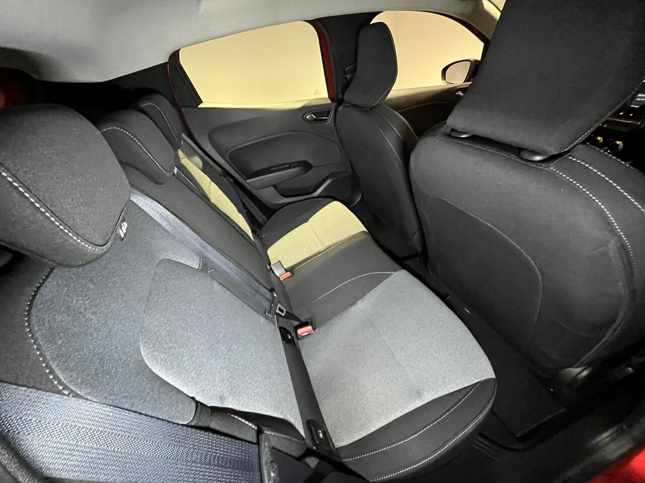 Renault CLIO 1.6 E-Tech Full Hybrid 145 evolution | All-Season banden | Navigatie | Parkeersensoren | Apple CarPlay / Android Auto |