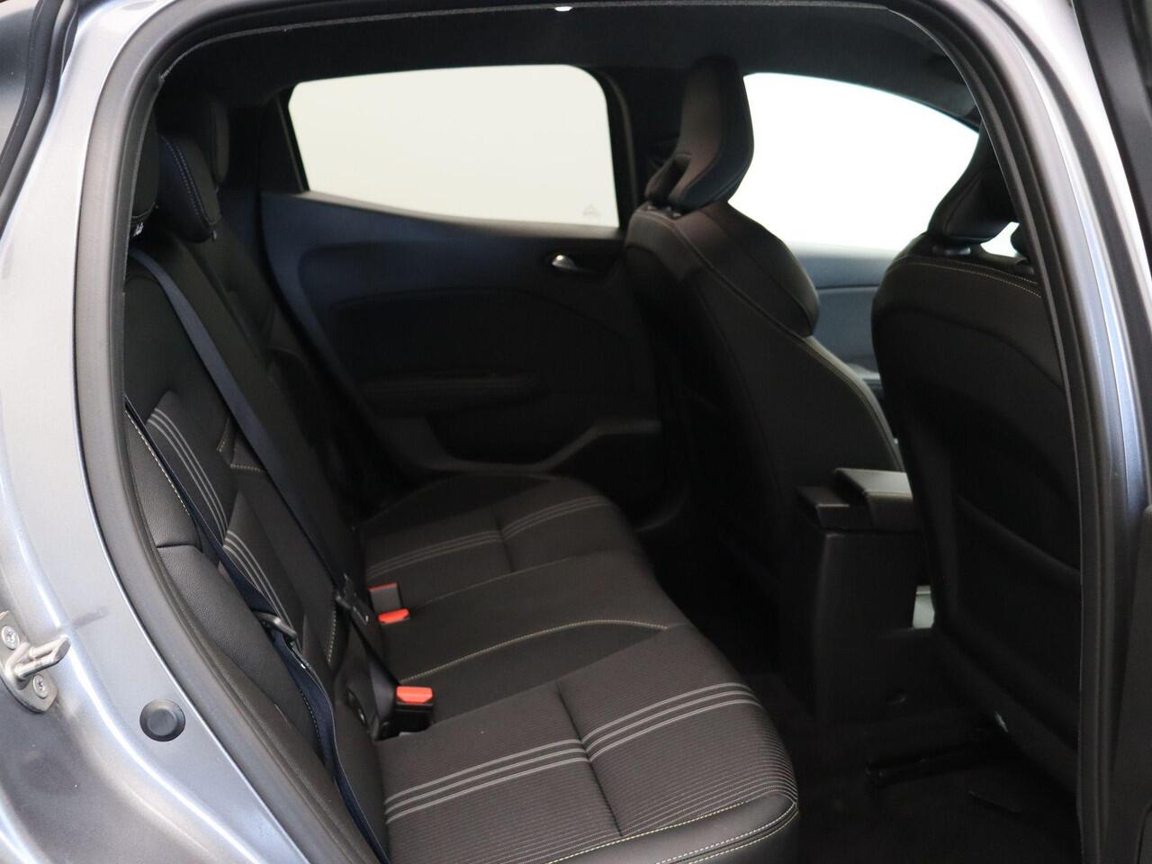 Renault CLIO E-Tech Hybrid 145pk E-Tech Engineered | Unieke uitvoering! | Achteruitrijcamera | 17" lichtmetalen velgen |