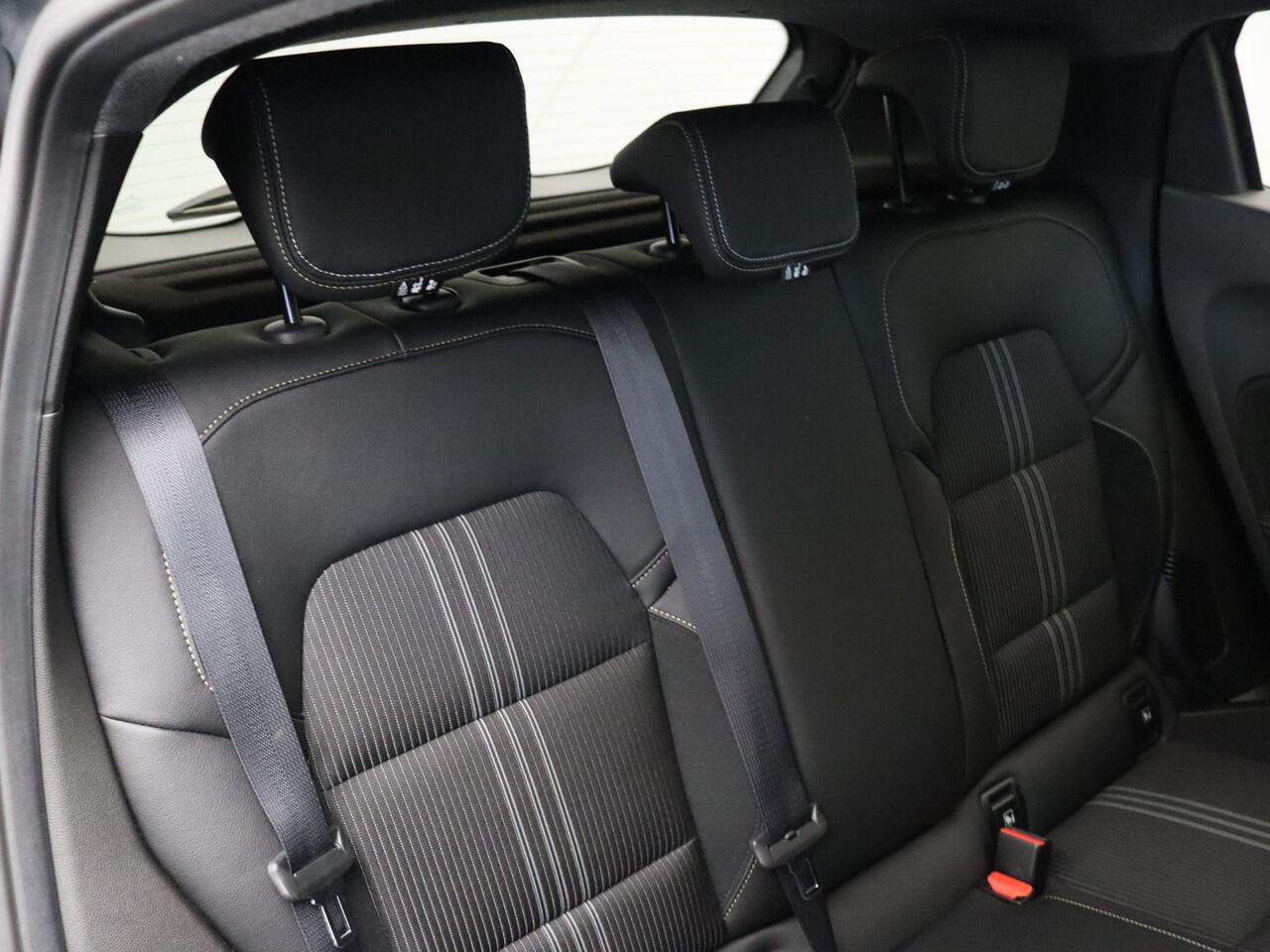 Renault CLIO E-Tech Hybrid 145pk E-Tech Engineered | Unieke uitvoering! | Achteruitrijcamera | 17" lichtmetalen velgen |