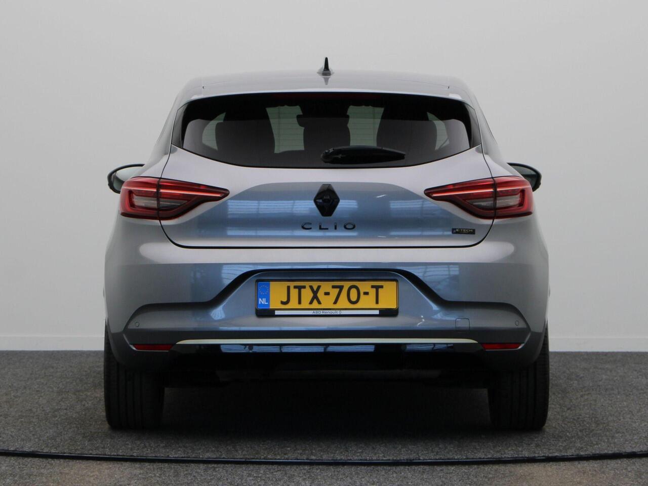 Renault CLIO E-Tech Hybrid 145pk E-Tech Engineered | 17" Lichtemetalen velgen | Climate Control | Parkeersensoren voor en achter | Dodehoek detectie | Achteruitrijcamera |