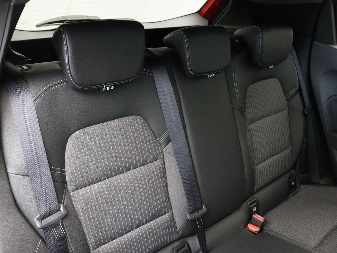 Renault CLIO E-Tech Hybrid 145pk Techno | Stoel- en stuurwielverwarming | Navigatie | Apple carplay / Android auto |