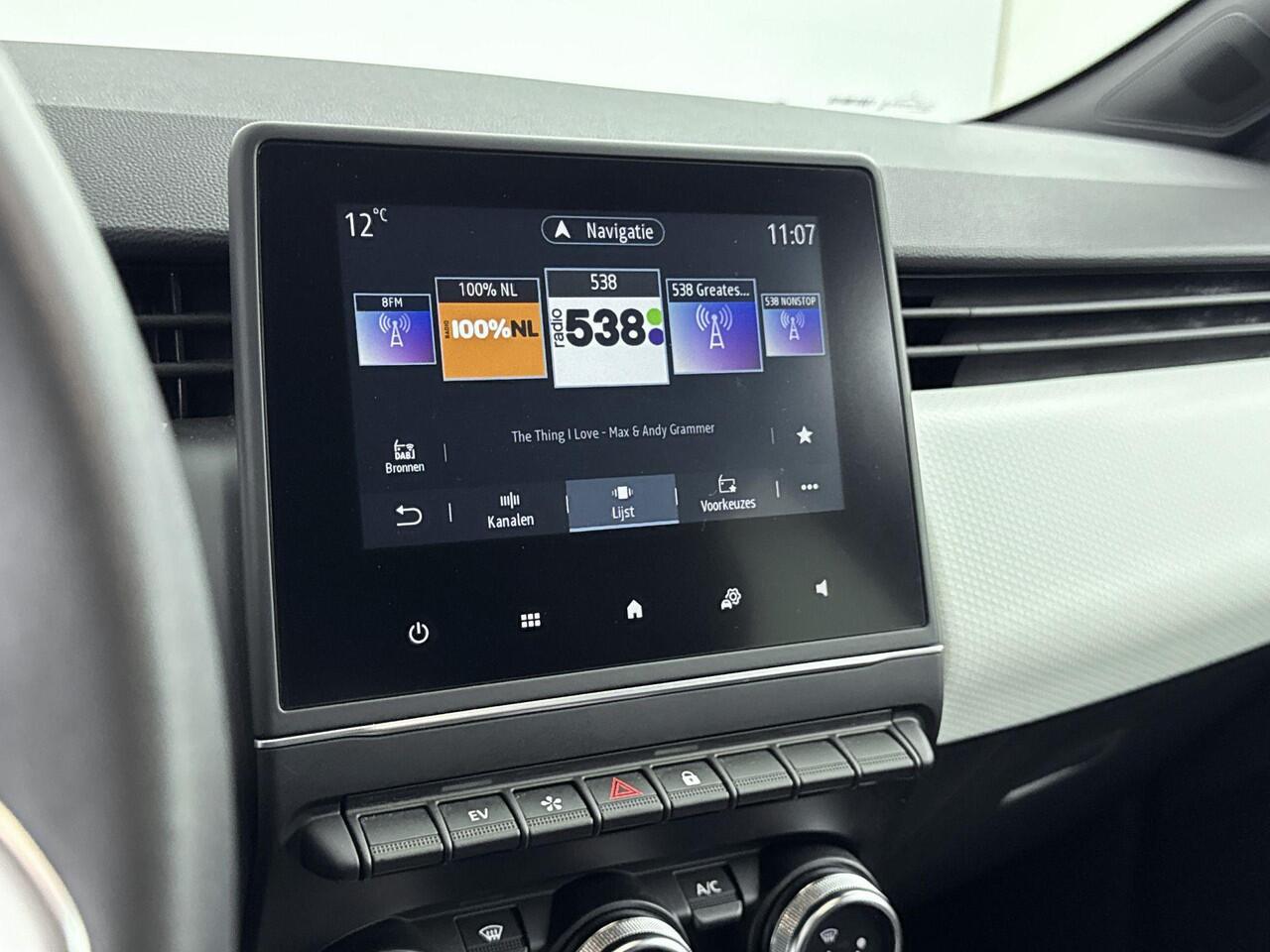 Renault CLIO 1.6 E-Tech Hybrid 145Pk Automaat Techno | Achteruitrijcamera | Climate Control | Apple Carplay/Android Auto | Navigatie | Keyless Entry | Cruise Control | Lichtmetalen velgen | Privacy Glass |