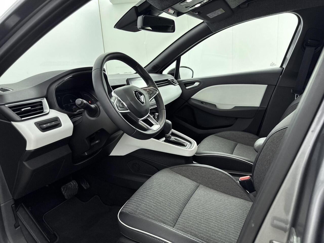 Renault CLIO 1.6 E-Tech Hybrid 145Pk Automaat Techno | Achteruitrijcamera | Climate Control | Apple Carplay/Android Auto | Navigatie | Keyless Entry | Cruise Control | Lichtmetalen velgen | Privacy Glass |