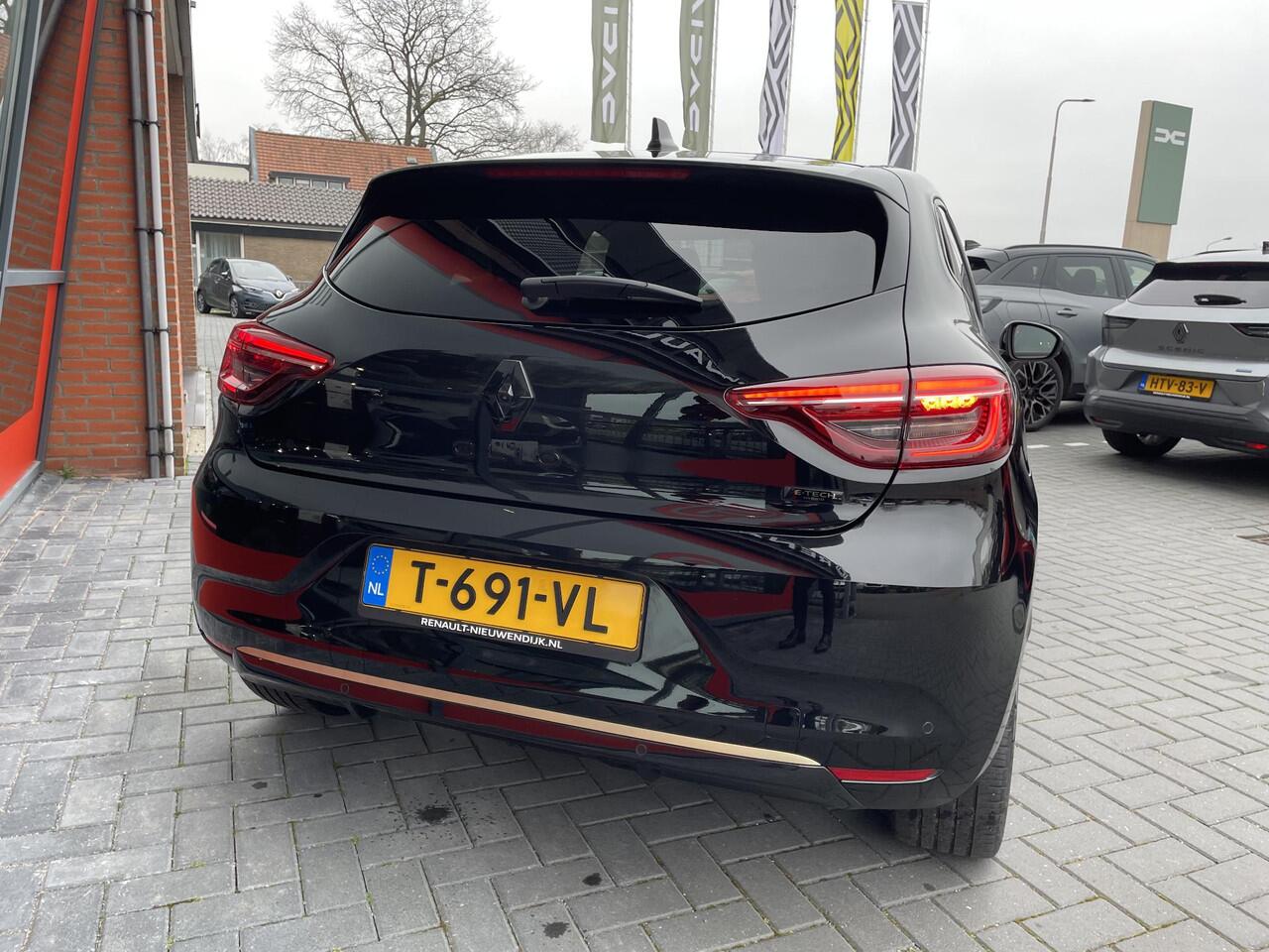 Renault CLIO 1.6 E-Tech Hybrid 145 E-Tech Engineered / ACHTERUITRIJCAMERA / PARKEERSENSOREN / CRUISE CONTROL / CLIMATE CONTROLE