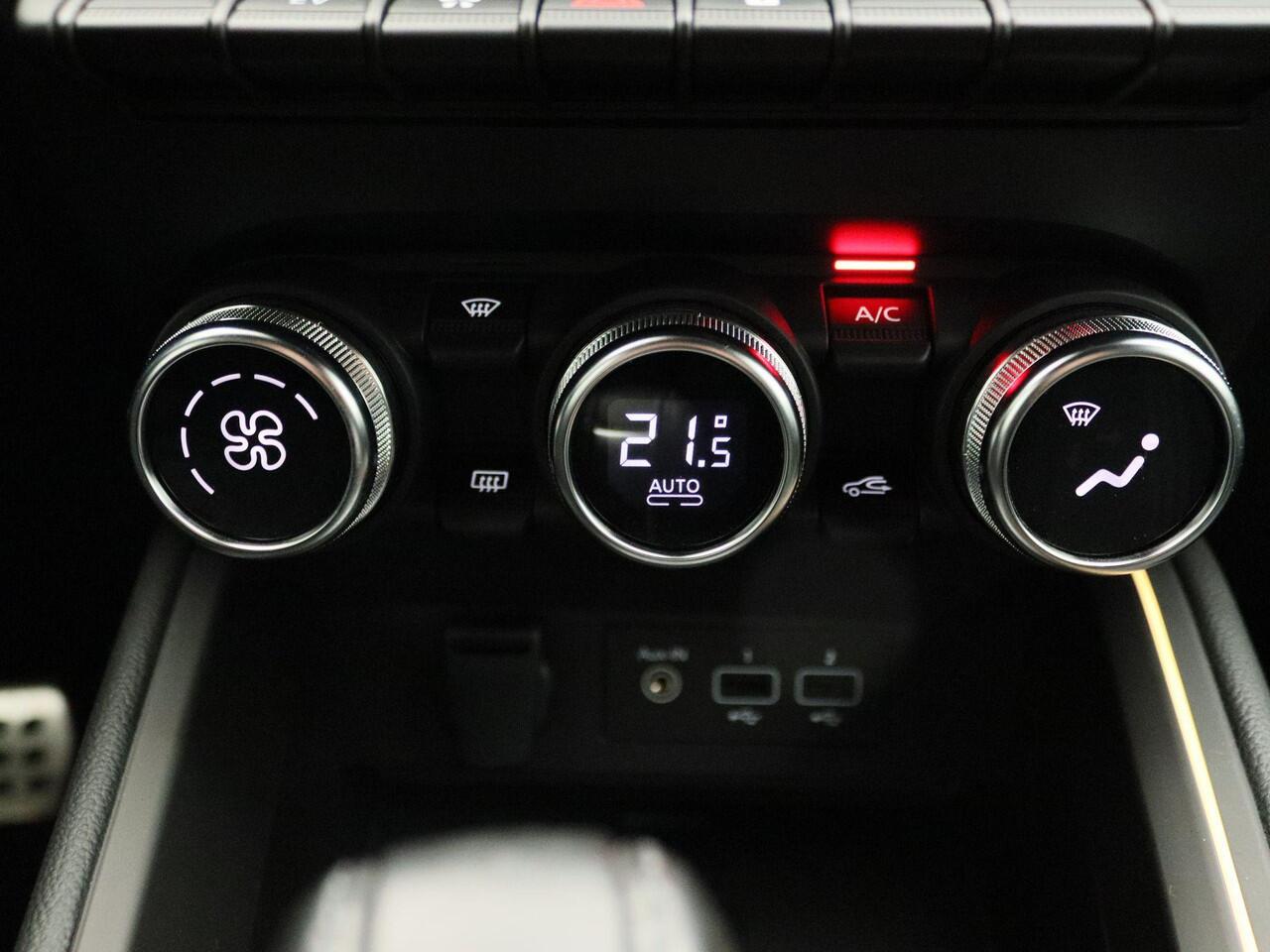 Renault CLIO E-Tech Hybrid 145 E-Tech Engineered | Apple Carplay & Android Auto | Achteruitrijcamera | Bose muziekinstallatie | Climate control | Cruise control |
