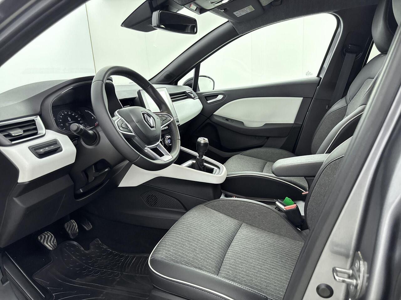 Renault CLIO 1.0 TCe Techno 90PK | Navigatie | Achteruitrijcamera | Dodehoekdetectie | Half-Lederen Bekleding | Apple CarPlay & Android Auto