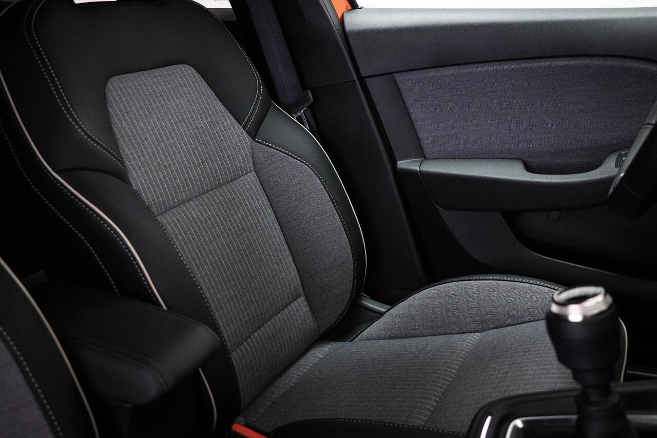 Renault CLIO 1.0 TCe 90 GPF techno | WINTER / NAVIGATIE- PACK | DAB | APPLE | CAMERA