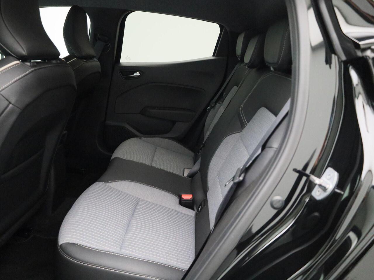 Renault CLIO E-Tech Full Hybrid 145 techno | Automaat | Easy Link Navigatie met Apple CarPlay & Android Auto | Climate Control | Parkeersensoren achter met camera | Lichtmetalen velgen | Metaalkleur |