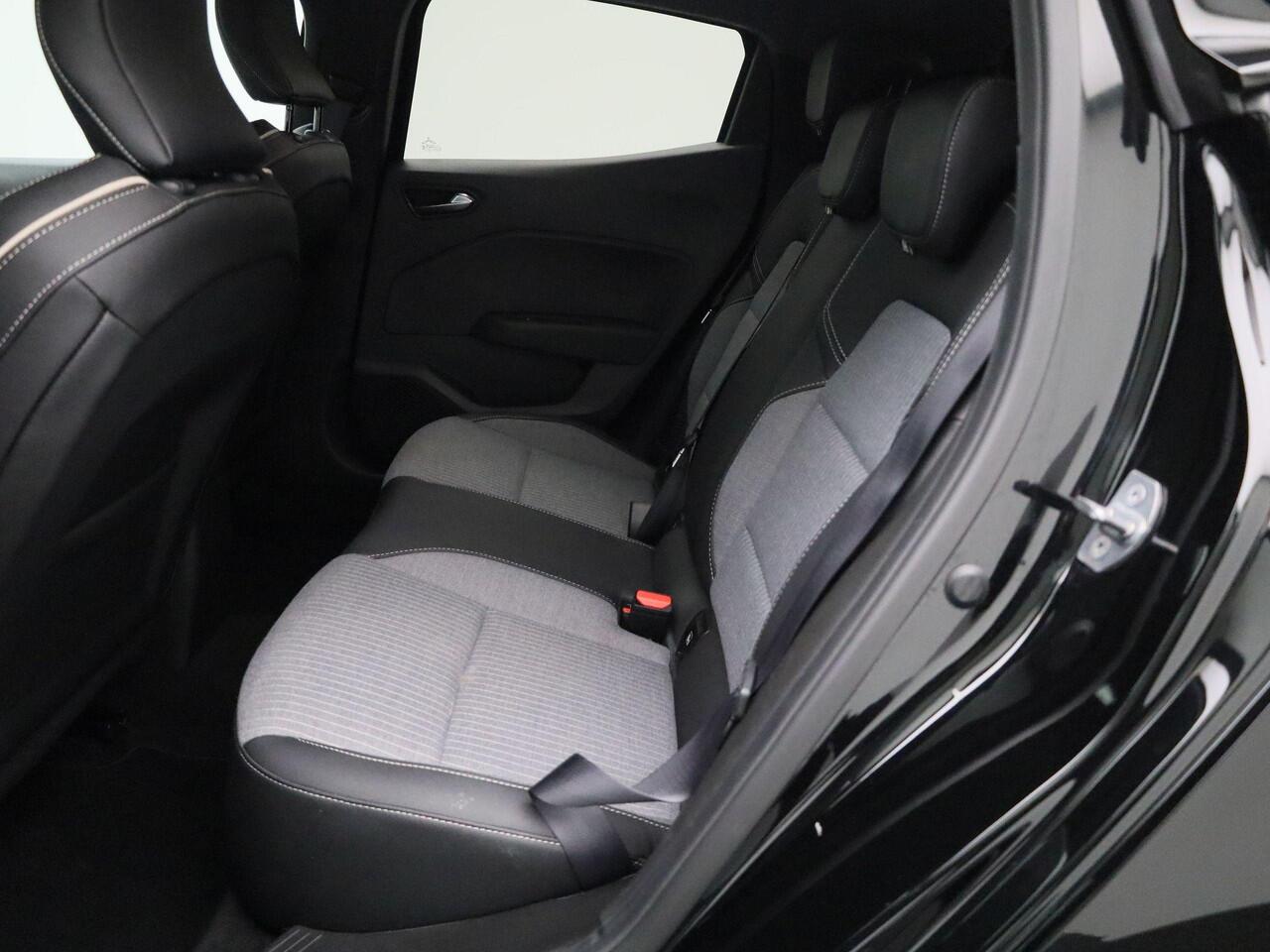 Renault CLIO 1.6 E-Tech Full Hybrid 145 techno | Camera | PDC Achter | Full-Map Navigatie | LED Pure Vision | Privacy Glass | Cruise Control & Snelheidsbegrenzer | 16" LMV 'Boa Vista' | Climate Control | Keyless | Draadloze Apple Carplay & Android Auto