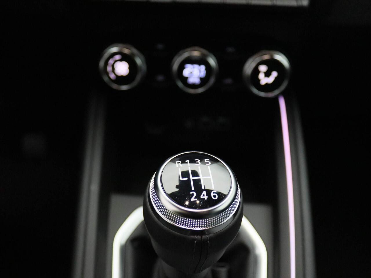 Renault CLIO TCe 90 Techno | Pack Navigation 9,3" scherm incl. Apple CarPlay & Android Auto | Climate Control | Parkeersensoren achter met achteruitrijcamera | Lichtmetalen velgen| Metaalkleur |