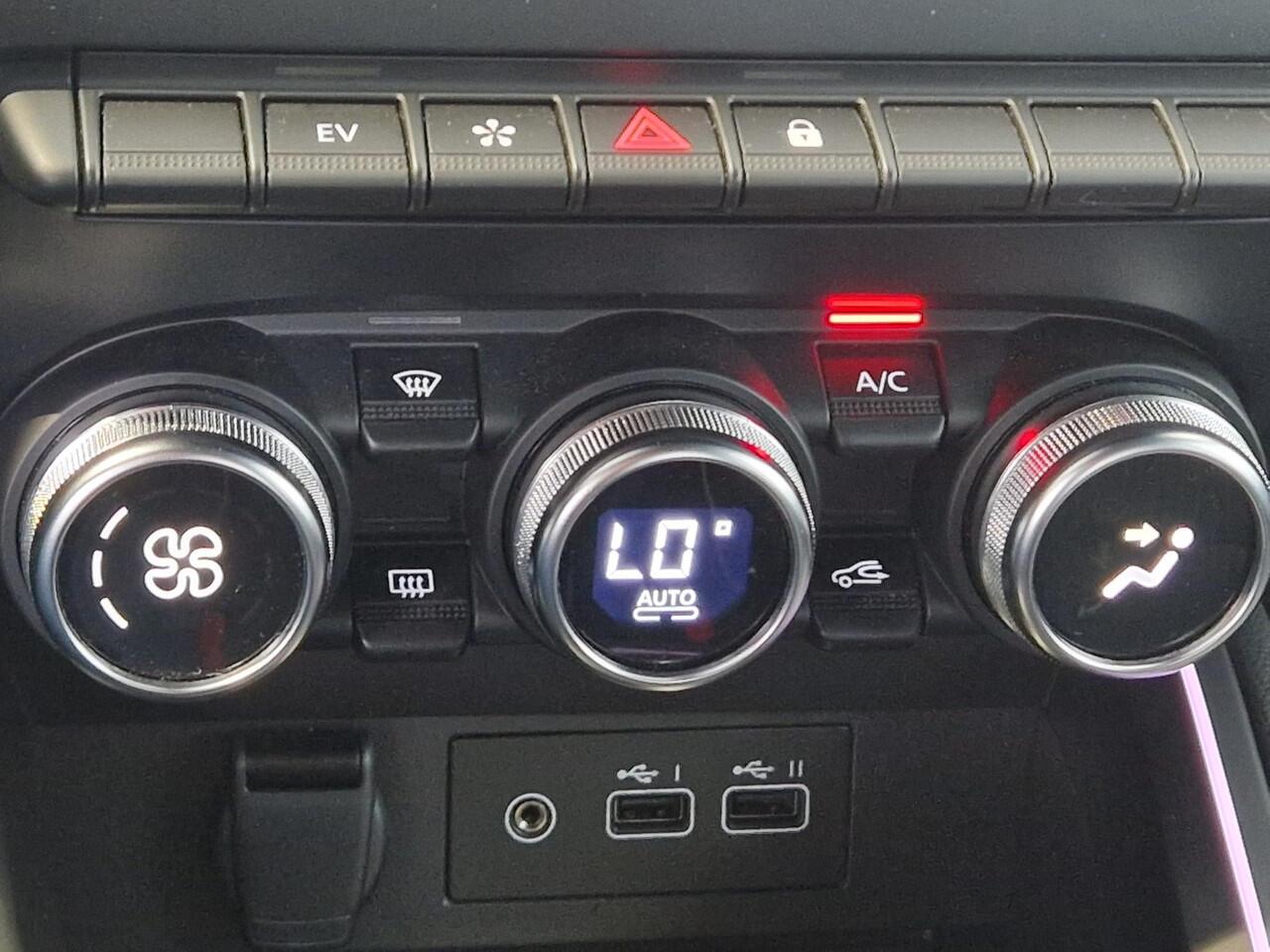 Renault CLIO 1.6 E-Tech Full Hybrid 145 techno | GROOT 9,3" NAVIGATIE SCHERM | ACHTERUITRIJCAMERA | CRUISE CONTROLE | 17" INCH LICHTMETALE VELGEN |