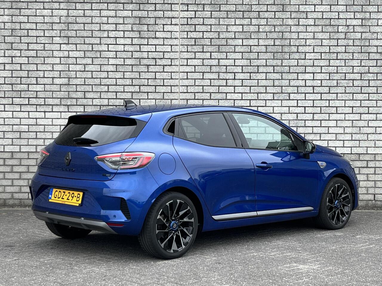 Renault CLIO 1.6 E-Tech Full Hybrid 145 Esprit Alpine | 360° camera | Apple CarPlay / Android Auto | Dodehoekdetectie | Draadloze telefoonlader |
