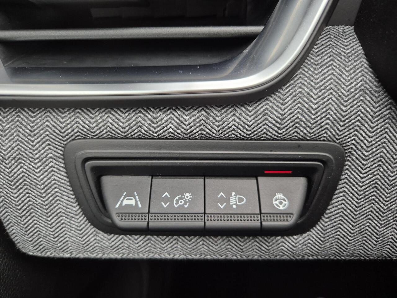 Renault CLIO 1.0 TCe 90 Techno Handgeschakeld / Pack winter / Allseason banden / Navigatie via Apple Carplay of Android Auto / Achteruitrijcamera / Stuur-, en Stoelverwarming / Keyless Entry/Start / Cruise control / Draadloze telefoon lader /