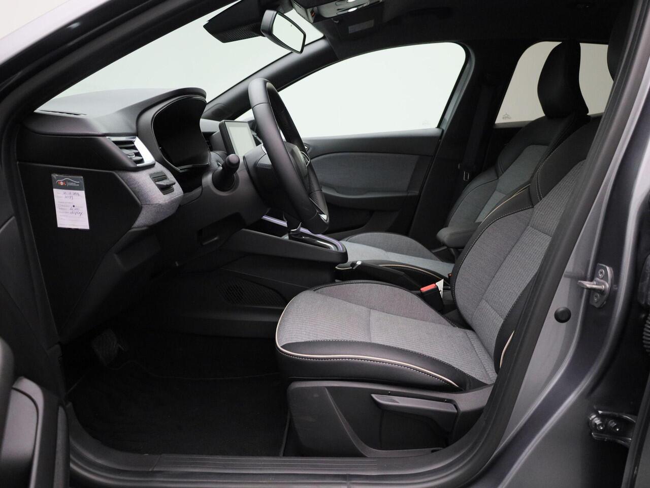 Renault CLIO 1.6 E-Tech Full Hybrid 145 techno | Camera | PDC Achter | Full-Map Navigatie | LED Pure Vision | Privacy Glass | Cruise Control & Snelheidsbegrenzer | 16" LMV 'Boa Vista' | Climate Control | Keyless | Draadloze Apple Carplay & Android Auto