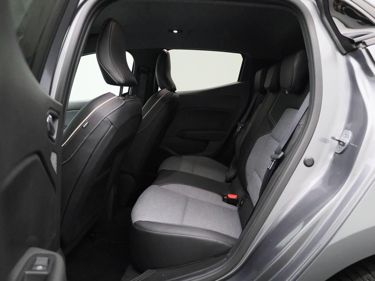 Renault CLIO 1.6 E-Tech Full Hybrid 145 techno | Camera | PDC Achter | Full-Map Navigatie | LED Pure Vision | Privacy Glass | Cruise Control & Snelheidsbegrenzer | 16" LMV 'Boa Vista' | Climate Control | Keyless | Draadloze Apple Carplay & Android Auto