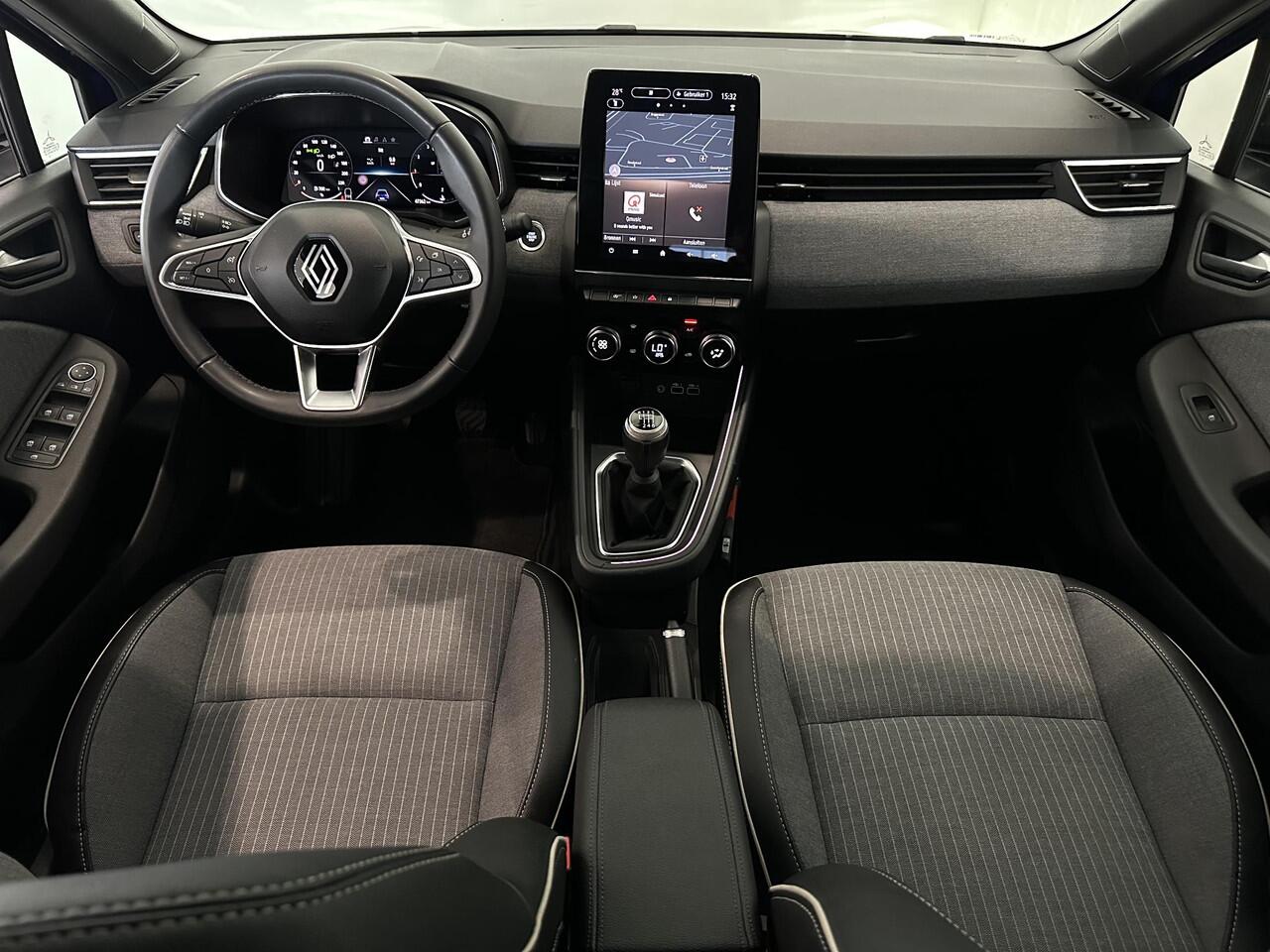 Renault CLIO 1.0 TCe 90 Techno | Navigatie 9,3" | Climate Control | Cruise Control | Draadloze telefoonlader | Lichtmetalen velgen 17" | Parkeersensoren achter en achteruitrijcamera