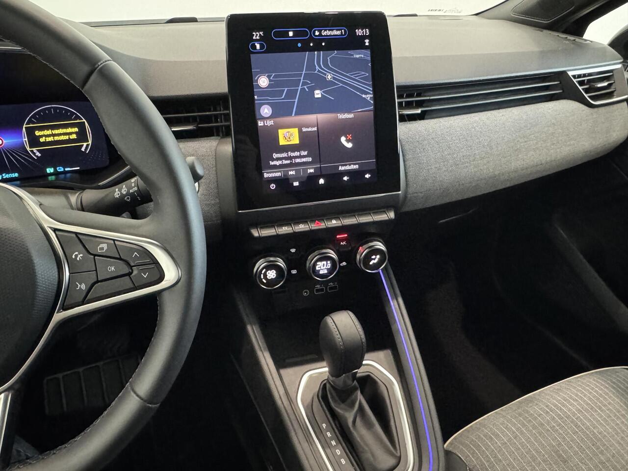 Renault CLIO 1.6 E-Tech Full Hybrid 145 Techno | Navigatie 9,3" | Draadloze telefoonlader | Lichtmetalen velgen 17" | Parkeersensoren achter en achteruitrijcamera | Climate Control | Cruise Control | Apple Carplay/Android Auto