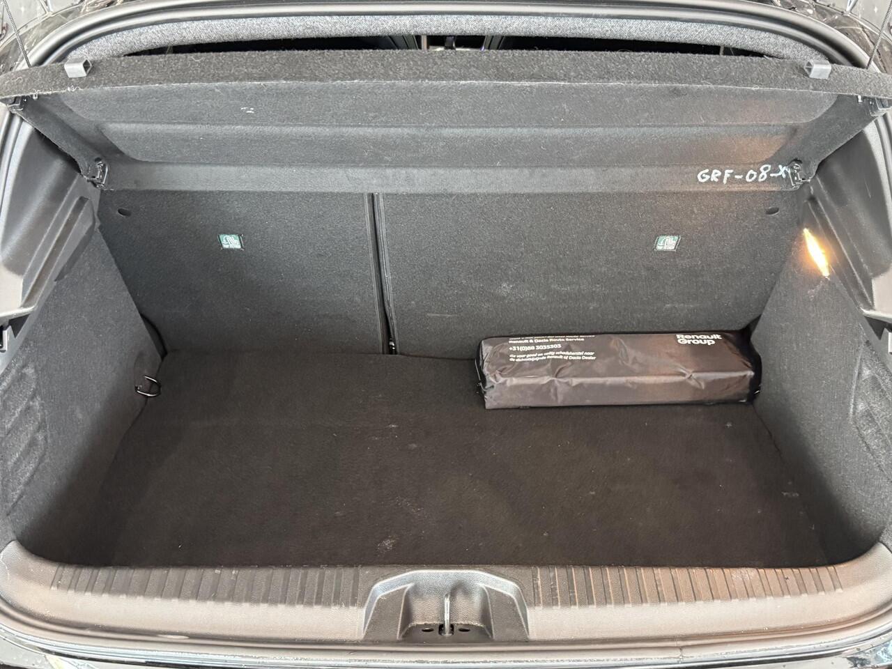 Renault CLIO 1.6 E-Tech Full Hybrid 145 Techno | Navigatie 9,3" | Draadloze telefoonlader | Lichtmetalen velgen 17" | Parkeersensoren achter en achteruitrijcamera | Climate Control | Cruise Control | Apple Carplay/Android Auto