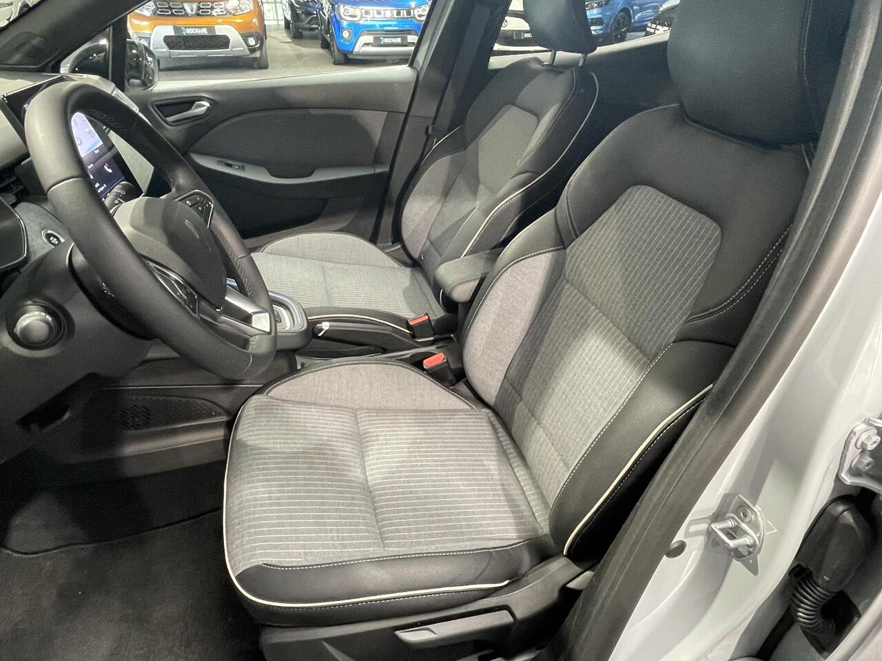 Renault CLIO 1.6 E-Tech Full Hybrid 145 techno | Achteruitrijcamera | Apple CarPlay / Android Auto | Cruise Control | 17" LMV |