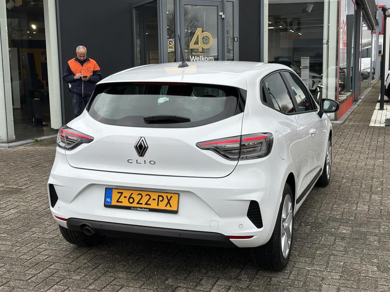 Renault CLIO TCe 90 Evolution | Origineel NL l EX-DEMO | BTW-Auto | Apple Carplay & Android Auto |