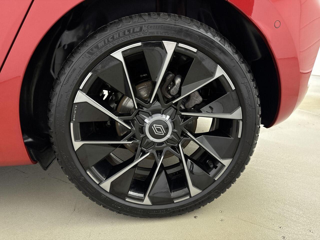 Renault CLIO 1.6 E-Tech Full Hybrid 145Pk esprit Alpine | Draadloze Apple & Android Carplay | Parkeersensoren Voor & Achter | 360 Camera | Multi Sense | Privacy Glass | Lichtmetalen Velgen | Privacy Glass | All Season Banden |