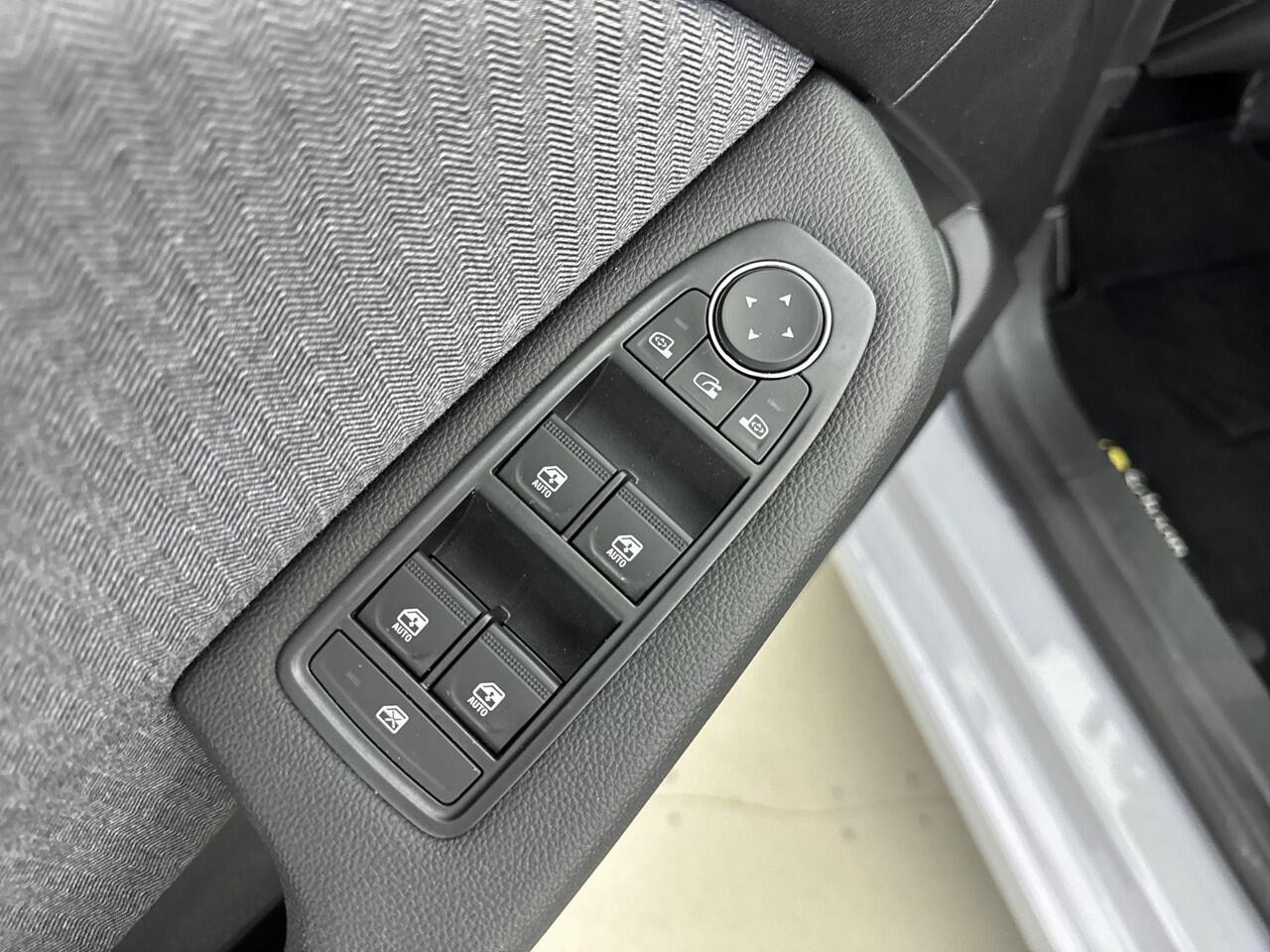 Renault CLIO 1.6 E-Tech Full Hybrid 145 techno | Achteruitrijcamera | Apple Carplay/Android Auto | Climate Control | Cruise Control | Draadloze Oplader | Keyless | Parkeersensoren Voor | Stoel- en Stuurverwarming |