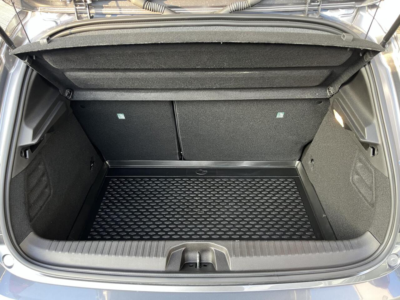 Renault CLIO 1.6 E-Tech Hybrid 145 E-Tech Engineered Schitterende Clio 1.6 Hybrid incl: ApplCarPlay/AndroidAuto. Climate control, Cruise control, Led verlichting, LM velgen