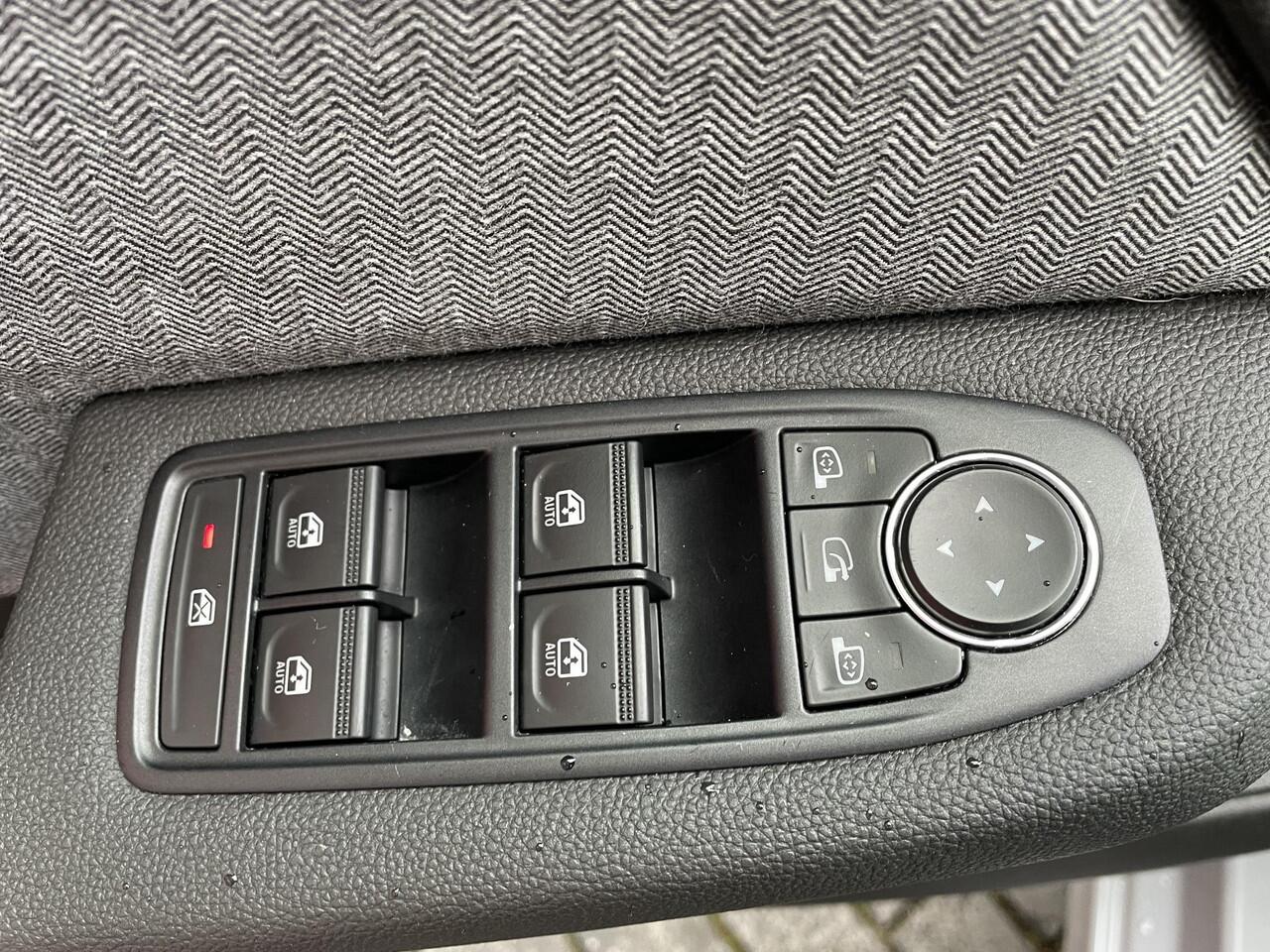 Renault CLIO 1.6 E-Tech Full Hybrid 145 techno Pack City Premium / Pack winter / Pack navigation techno / Pack Driving & safety