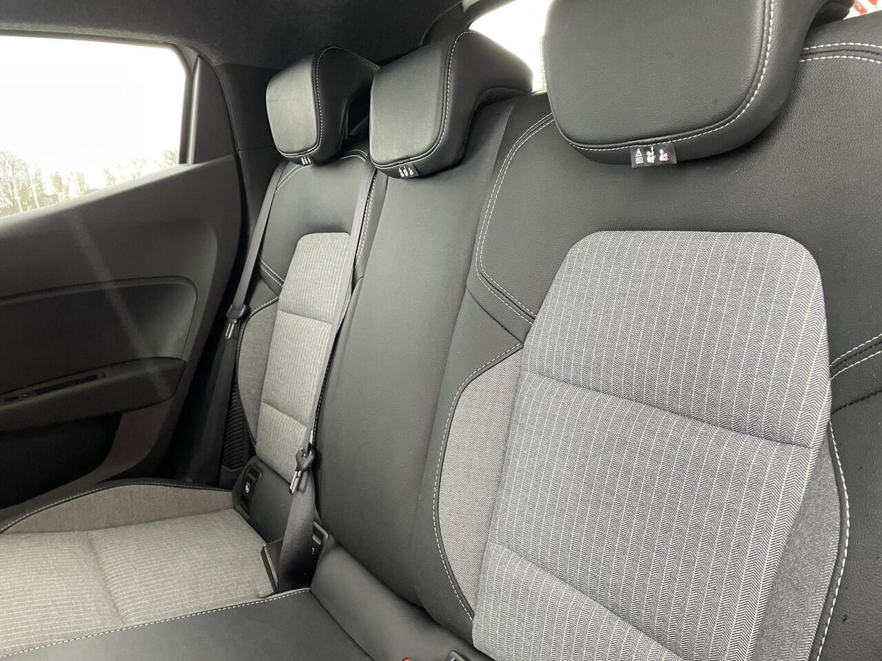 Renault CLIO 1.6 E-Tech Full Hybrid 145 techno Pack City Premium / Pack winter / Pack navigation techno / Pack Driving & safety