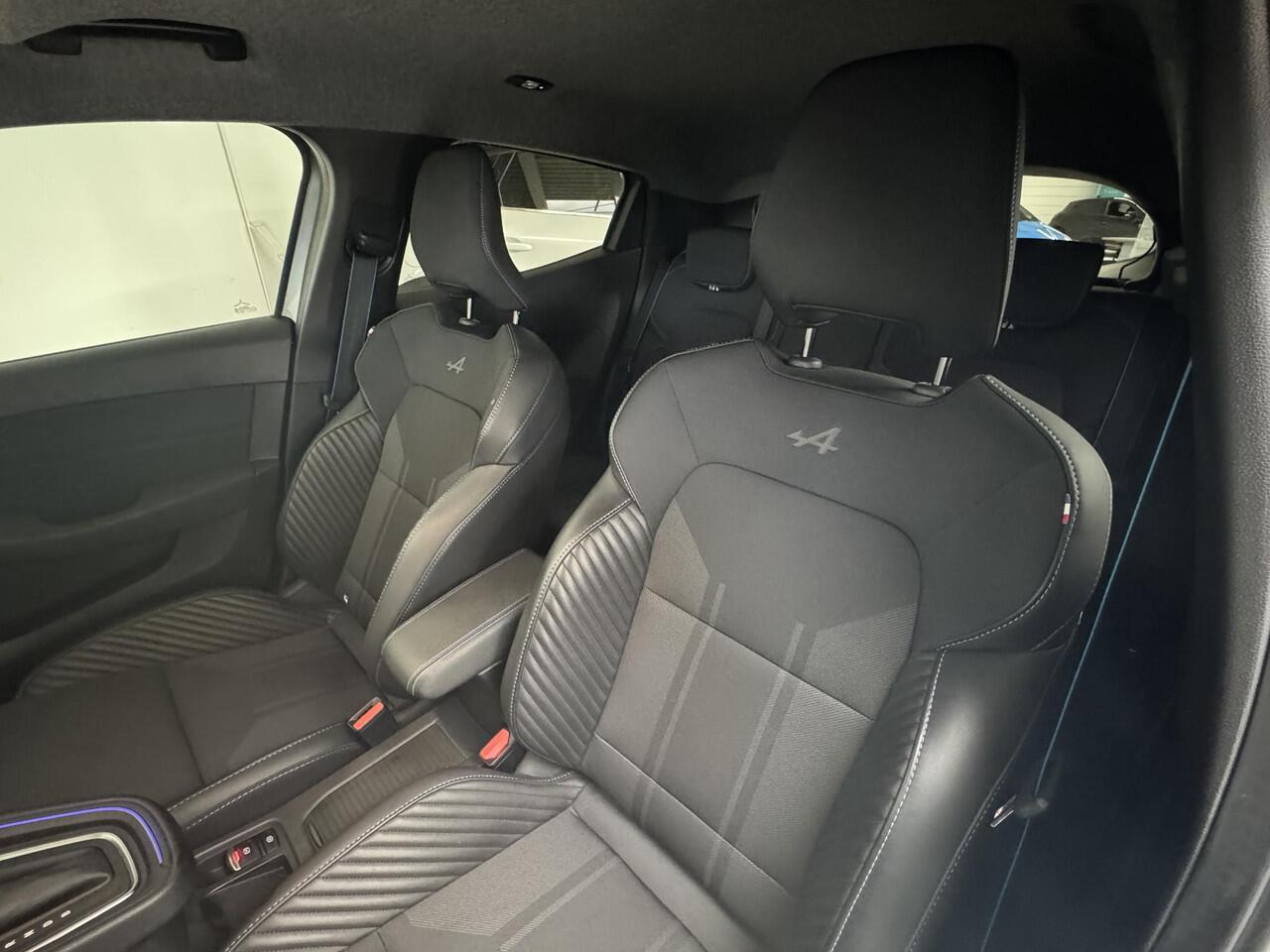 Renault CLIO 1.6 E-Tech Full Hybrid 145 Esprit Alpine | Stoelverwarming | BOSE-Audiosysteem | All-Season banden | Adaptive Cruise Control |