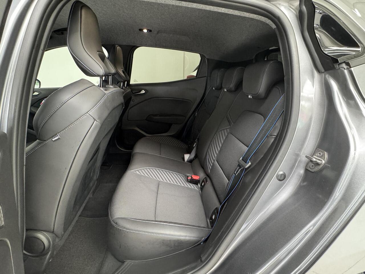 Renault CLIO 1.6 E-Tech Full Hybrid 145 Esprit Alpine | Stoelverwarming | BOSE-Audiosysteem | All-Season banden | Adaptive Cruise Control |