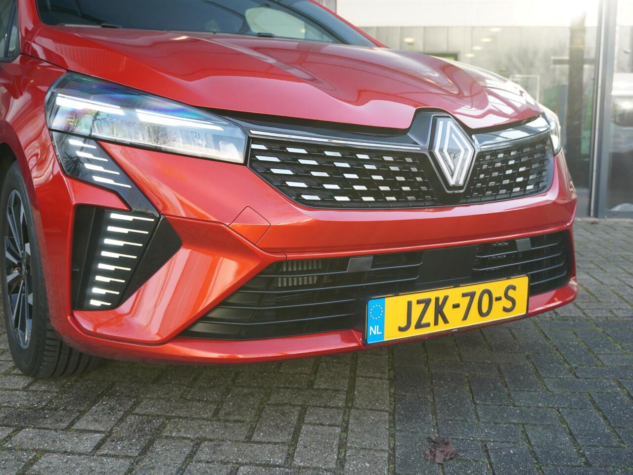 Renault CLIO TCe 90 techno / 14.000KM / 9,3'' NAVI / 10,25'' DASHBOARD / CRUISE / CLIMATE / CAMERA / PDC / PRIVACY GLASS / KEYLESS / DAB+ / 16'' LMV