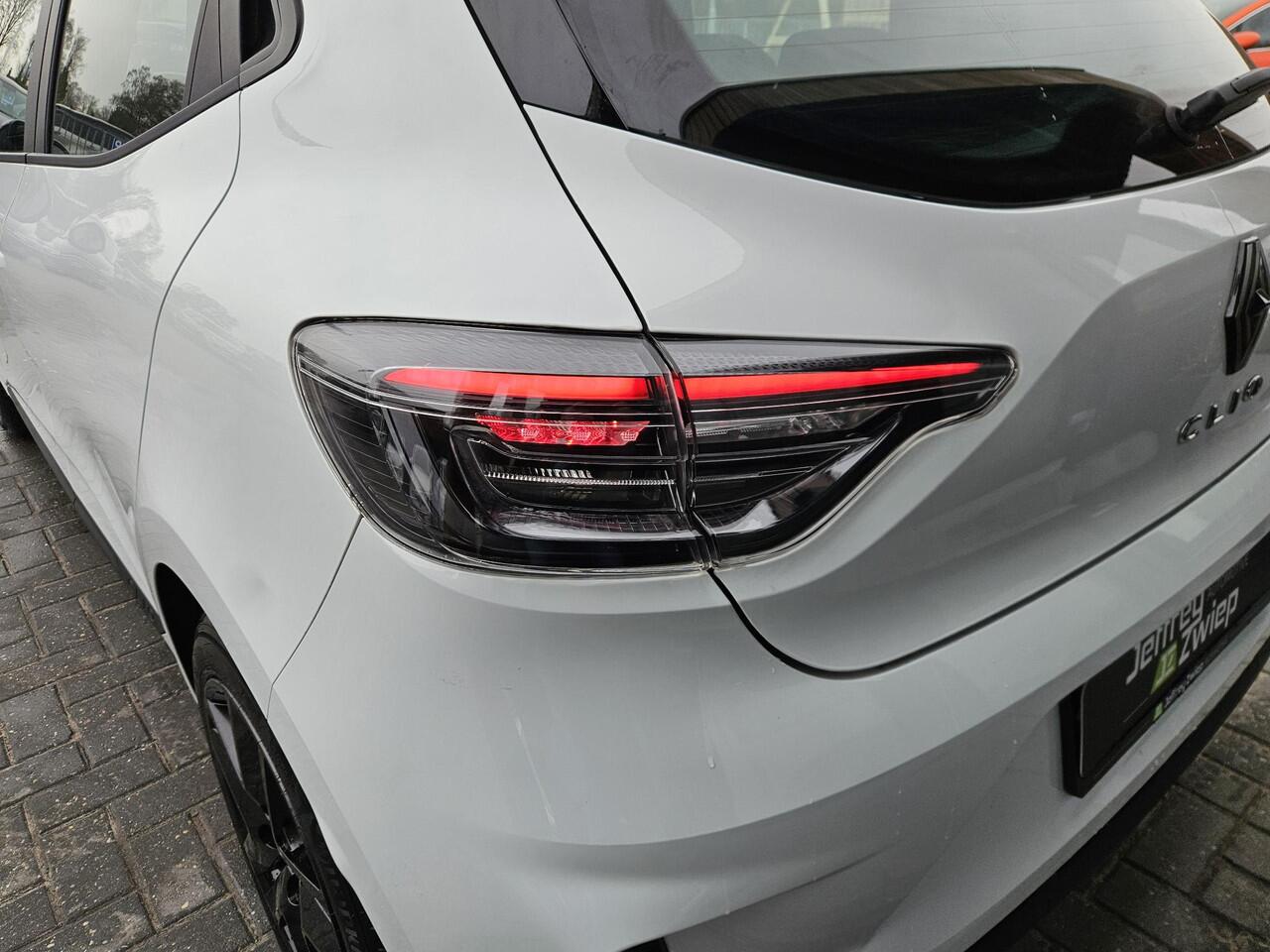 Renault CLIO 1.6 E-Tech Full Hybrid 145 evolution automaat. led. cruise. apple carplay. zwart dak/zwarte wieldoppen.