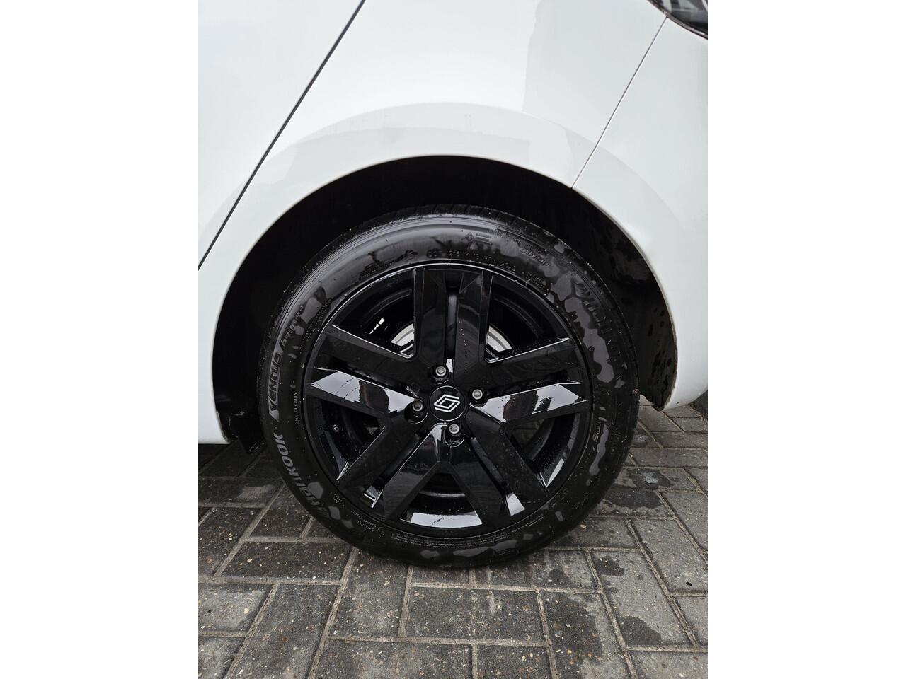 Renault CLIO 1.6 E-Tech Full Hybrid 145 evolution automaat. led. cruise. apple carplay. zwart dak/zwarte wieldoppen.