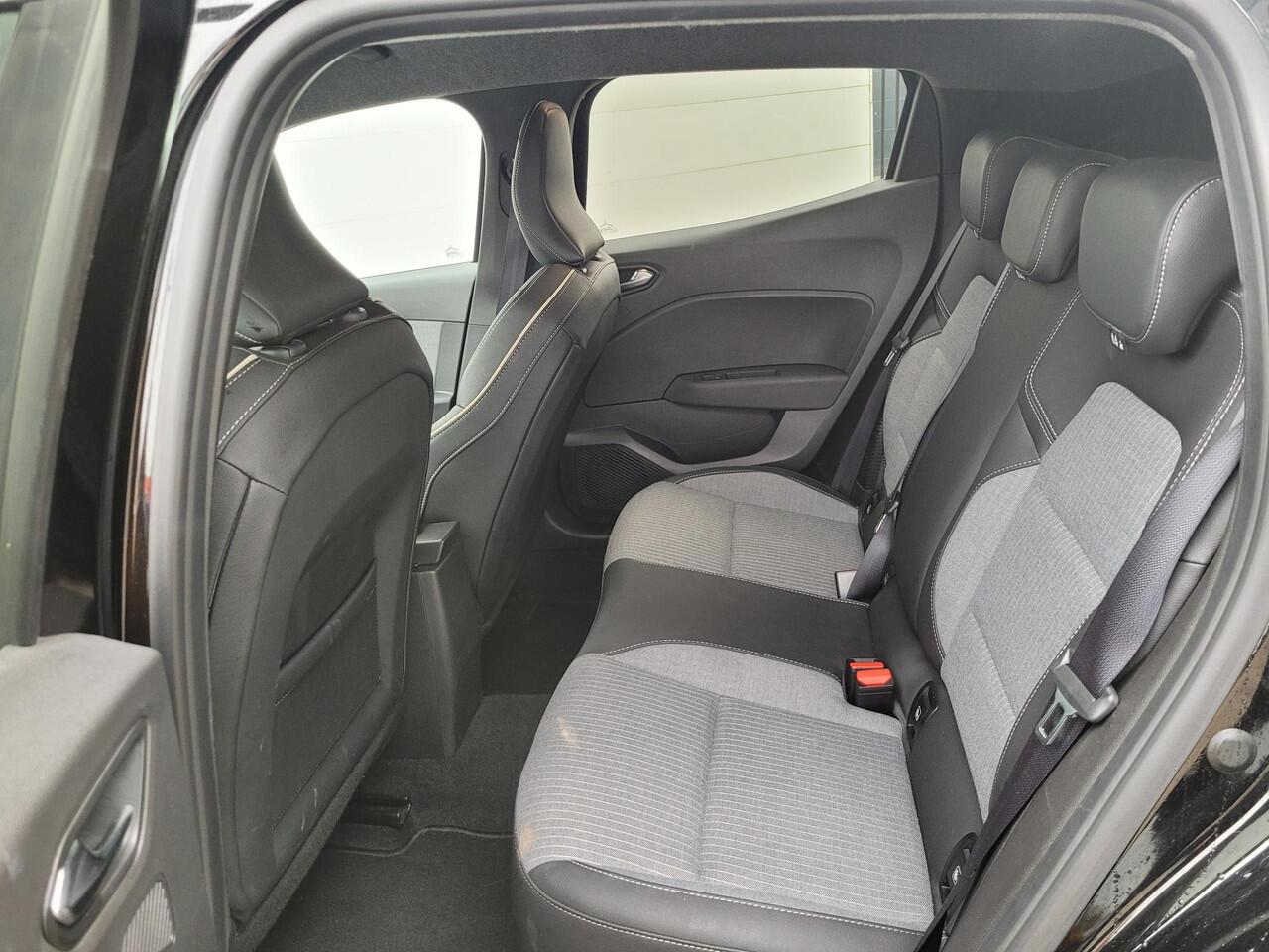 Renault CLIO 1.6 E-Tech Full Hybrid 145 techno | Groot Navigatie | Camera | 17 Inch | Half Leder
