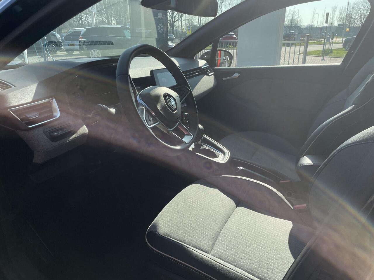 Renault CLIO 1.6 E-Tech Full Hybrid 145 techno