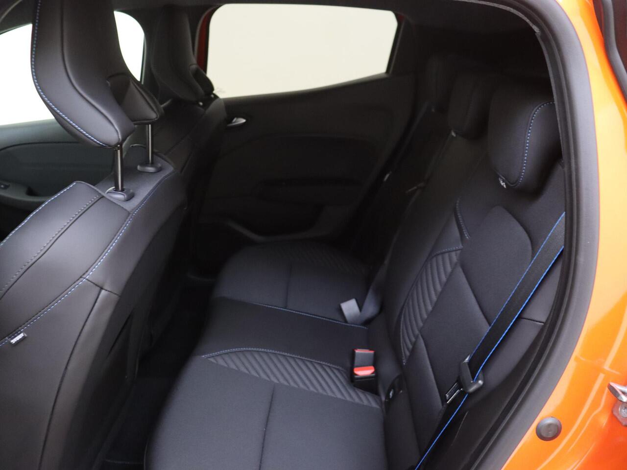 Renault CLIO 1.6 E-Tech Full Hybrid 145PK esprit Alpine | Apple & Android Carplay | BOSE geluidssysteem | 360 Camera | Stoel & Stuurverwarming | Climate Control | Navigatie | Adaptive Cruise Control