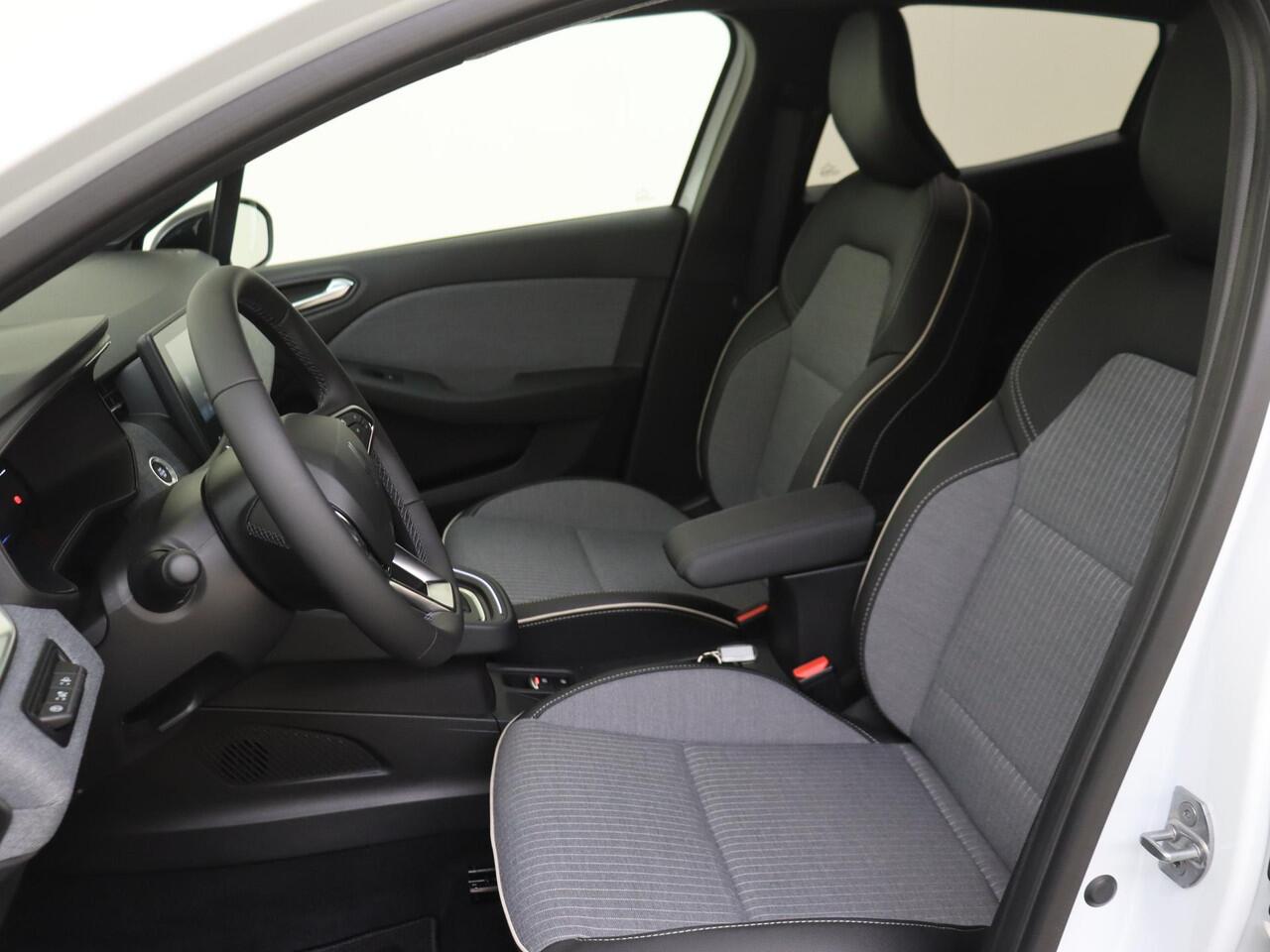 Renault CLIO 1.6 E-Tech Full Hybrid 145 techno