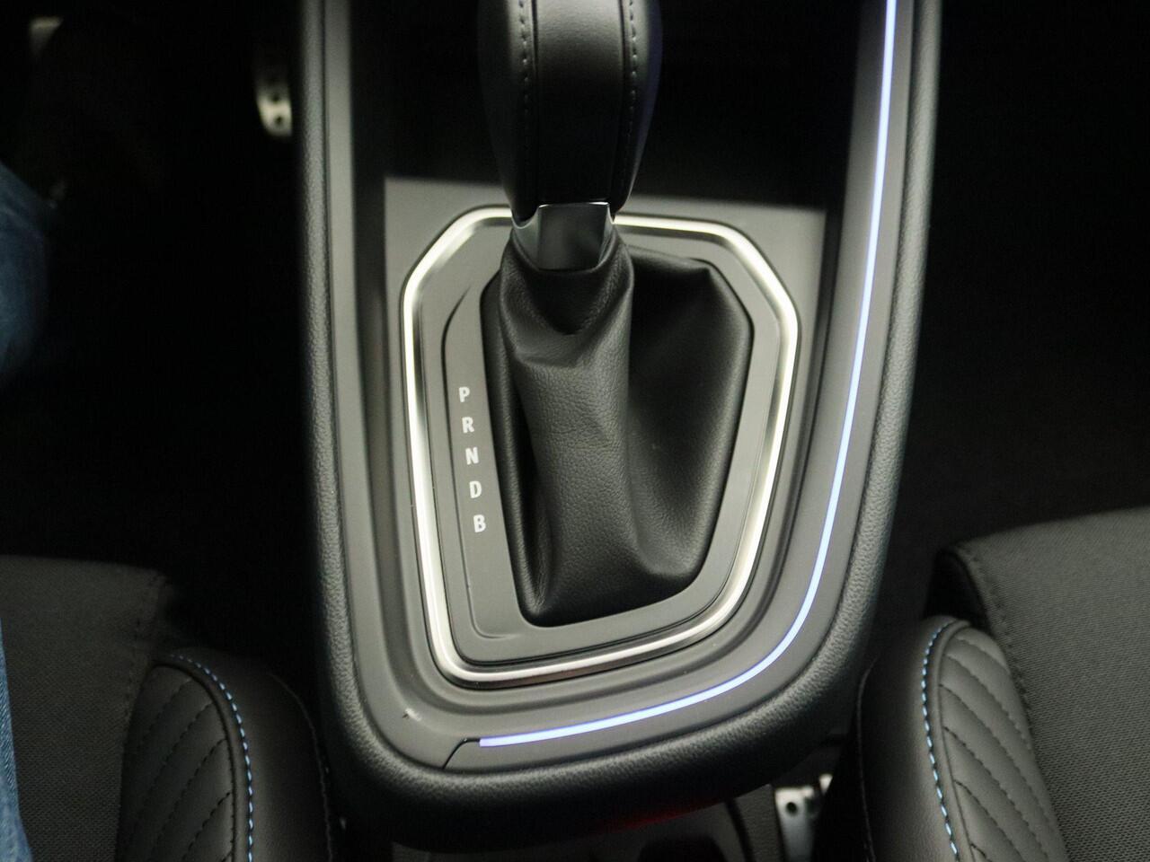 Renault CLIO E-Tech Full Hybrid 145 esprit Alpine | Automaat | Pack City Premium met easy park assist en 360 camera | Pack winter met stoel en stuurverwarming | Chiné Lichtmetalen velgen 17" 'La Fleche met blauwe naafkap' |