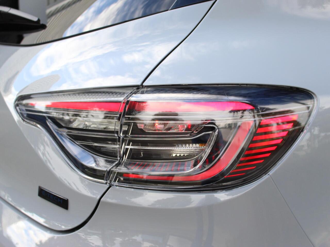 Renault CLIO 1.6 E-Tech Full Hybrid 145 esprit Alpine AUTOMAAT / DEMO / PACK CITY PREMIUM / 9,3'' NAVI / 10.25'' DASHBOARD / ADAPT. CRUISE / CAMERA / PDC / CLIMATE / APPLE CARPLAY / ANDROID AUTO / PRIVACY GLASS / DAB+ / 17'' LMV