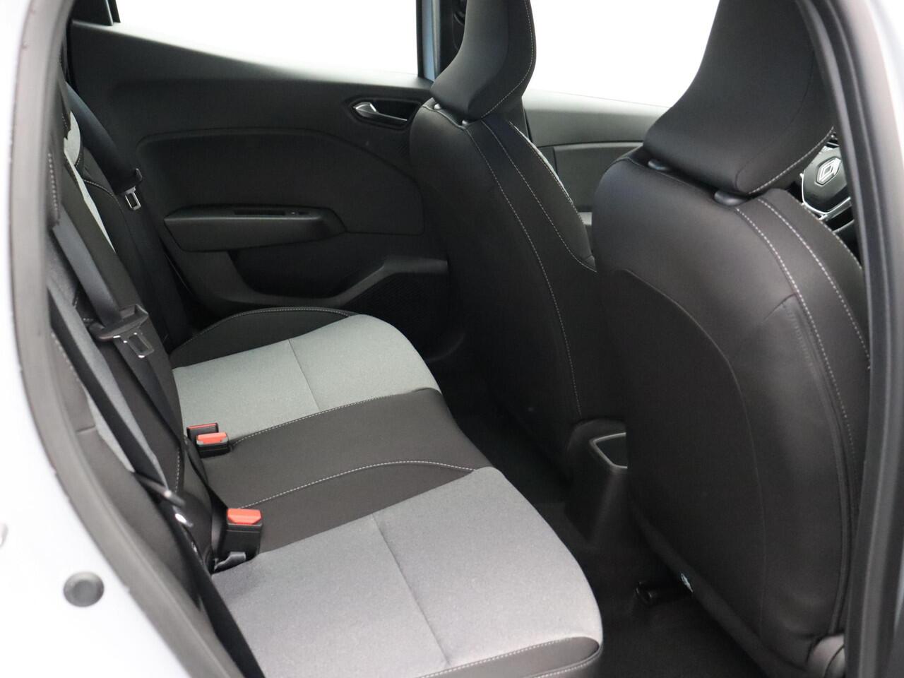 Renault CLIO E-Tech Full Hybrid 145pk evolution | Airco | Cruise control | Apple carplay / Android auto | Vierseizoenbanden |