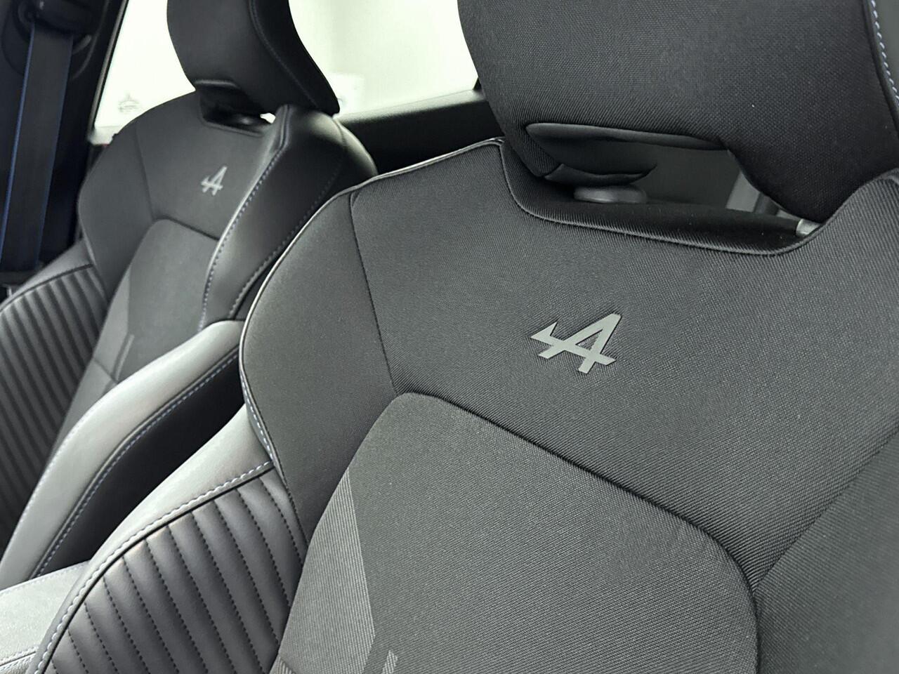 Renault CLIO 1.6 E-Tech Full Hybrid 145Pk esprit Alpine | Navigatie | Draadloze Carplay | Parkeersensoren Voor & Achter | 360 Camera | Climate Control | Keyless Entry | Licht & Regensensor | Adaptieve Cruise Control | Privacy Glass |