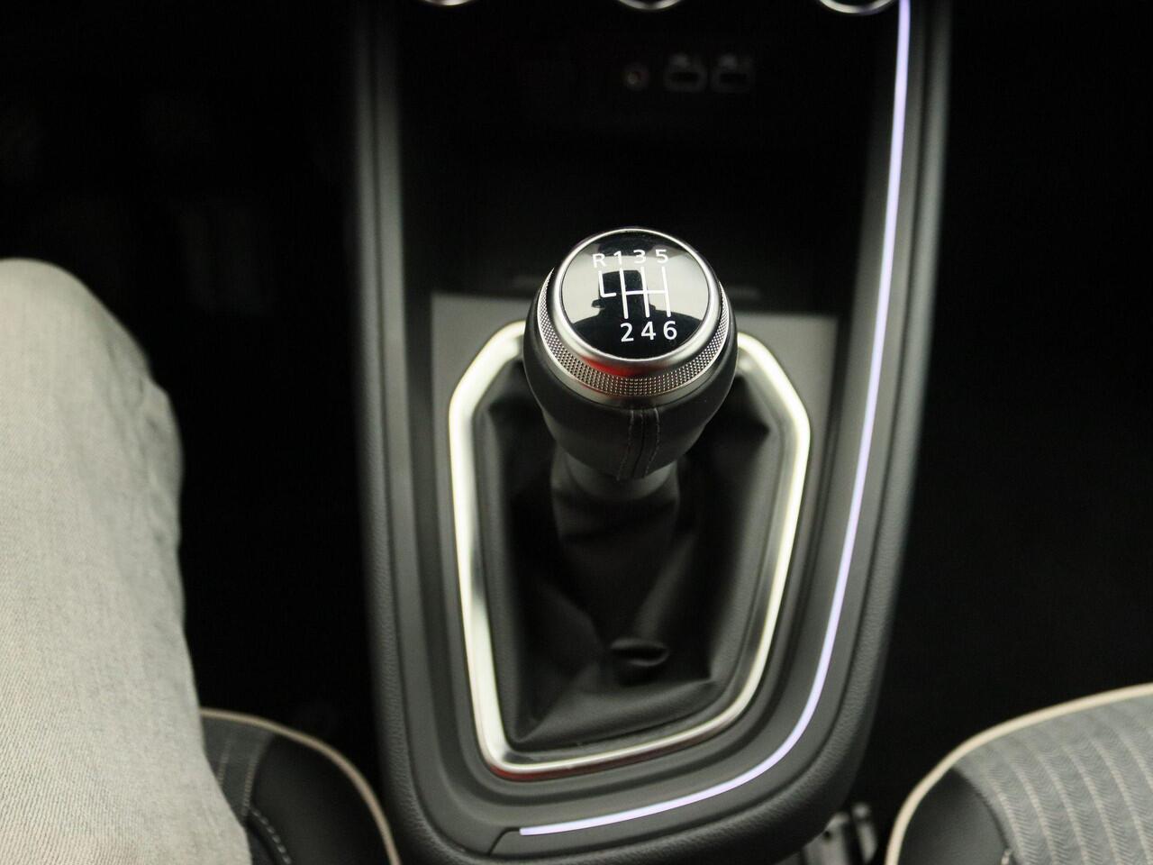 Renault CLIO TCe 90 Techno | Apple Carplay & Android Auto | Cruise Control | Climate Control | Achteruitrijcamera met sensoren | Navi |