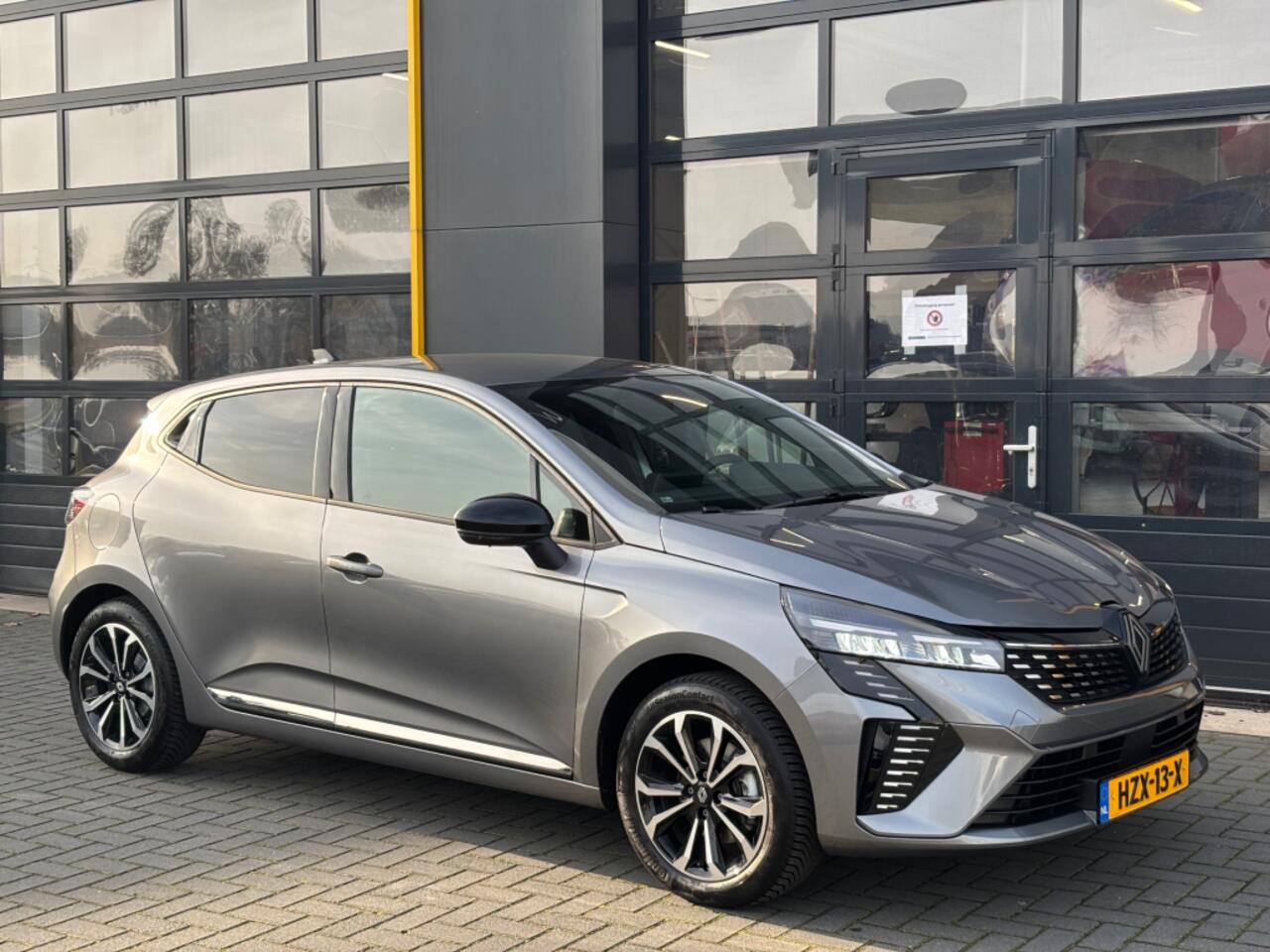 Renault CLIO 1.6 E-Tech Full Hybrid 145 Techno Pack Winter Grote Navi