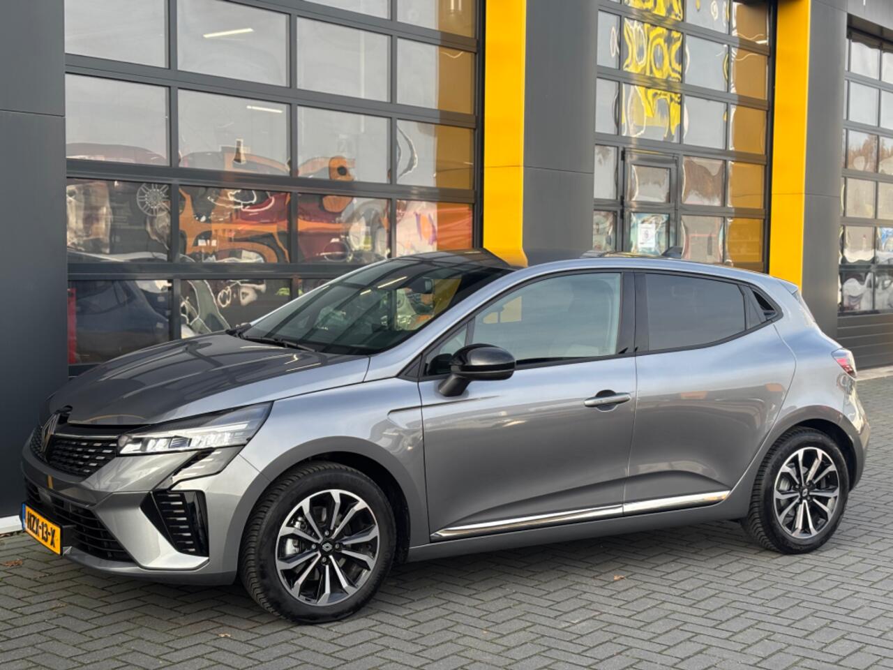 Renault CLIO 1.6 E-Tech Full Hybrid 145 Techno Pack Winter Grote Navi